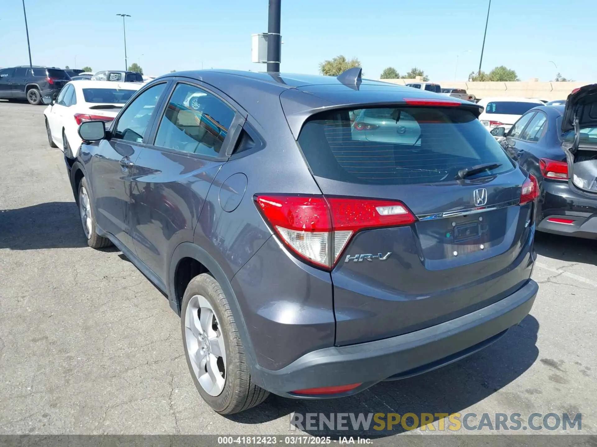 3 Photograph of a damaged car 3CZRU6H36NM744939 HONDA HR-V 2022