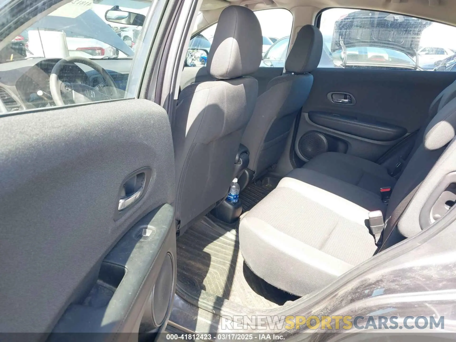 8 Photograph of a damaged car 3CZRU6H36NM744939 HONDA HR-V 2022