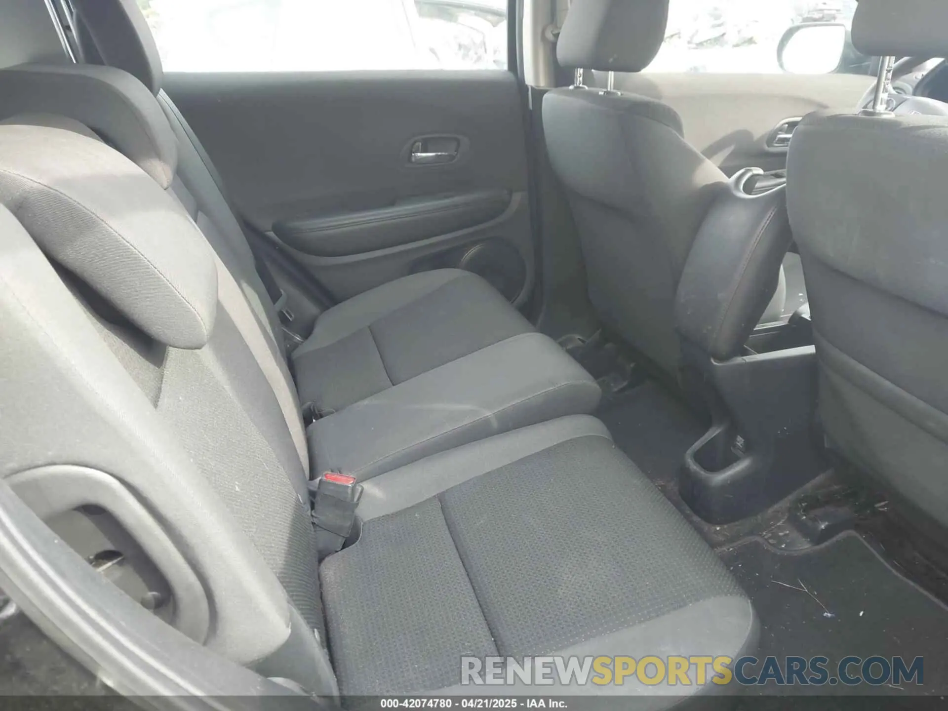 8 Photograph of a damaged car 3CZRU6H37NM735733 HONDA HR-V 2022