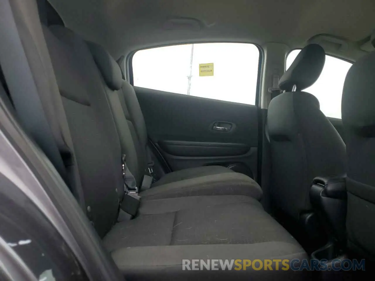 11 Photograph of a damaged car 3CZRU6H38NM723994 HONDA HR-V 2022