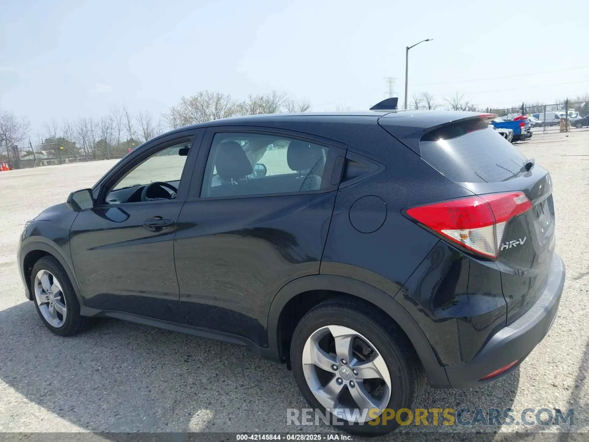 14 Photograph of a damaged car 3CZRU6H38NM736373 HONDA HR-V 2022