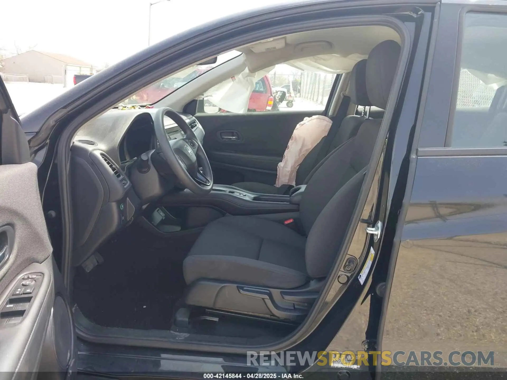 5 Photograph of a damaged car 3CZRU6H38NM736373 HONDA HR-V 2022