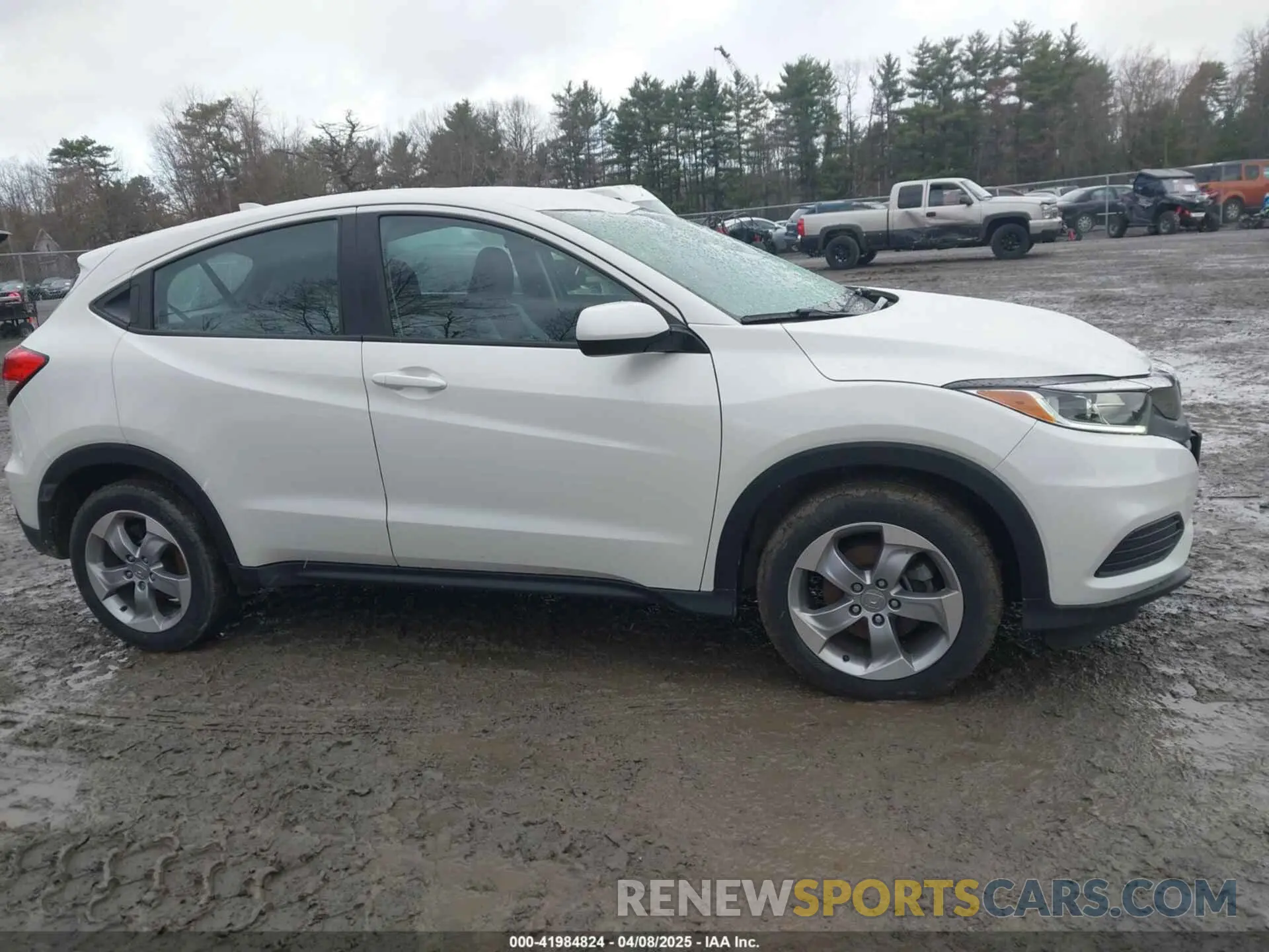 13 Photograph of a damaged car 3CZRU6H38NM744764 HONDA HR-V 2022