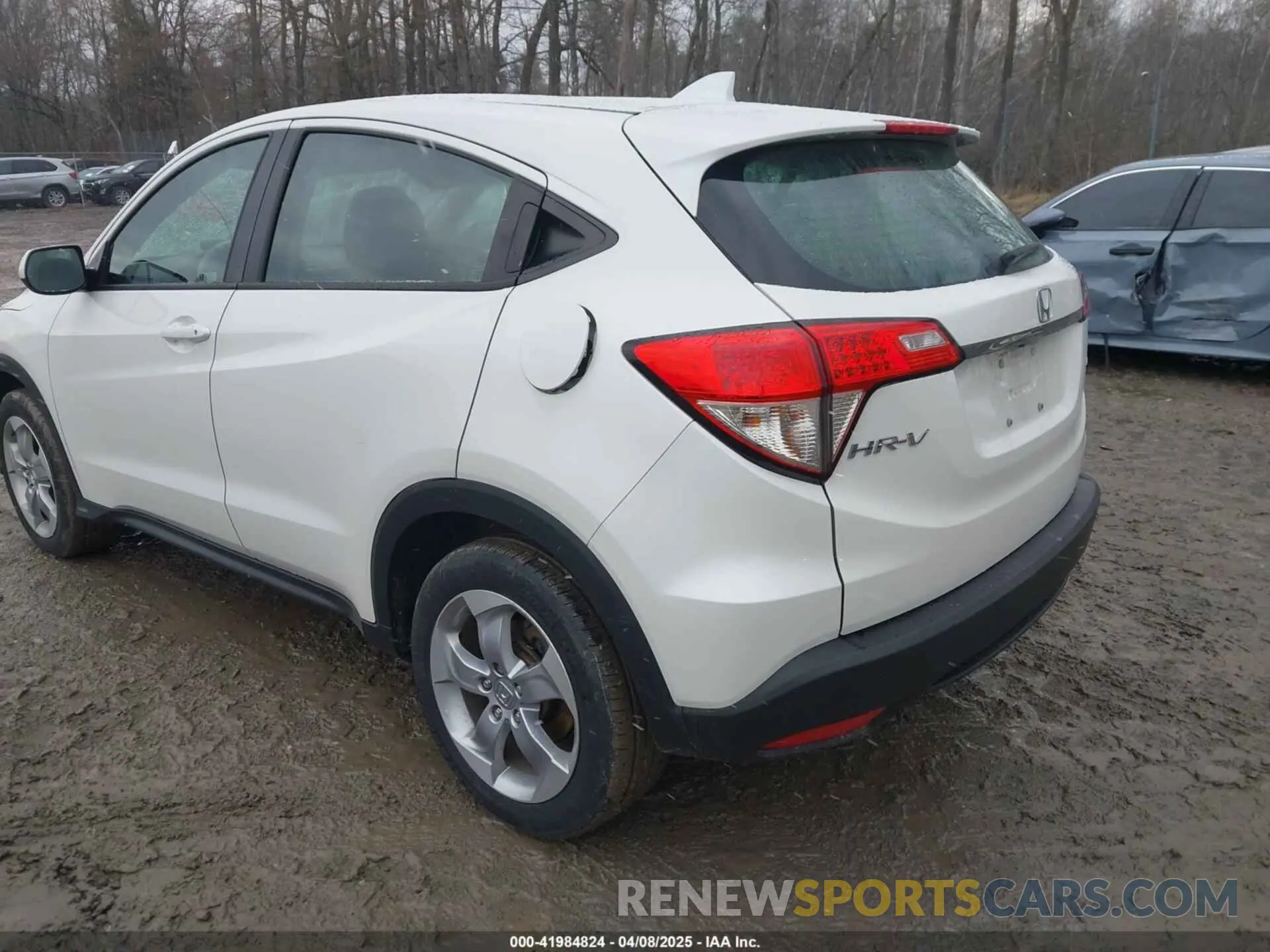 3 Photograph of a damaged car 3CZRU6H38NM744764 HONDA HR-V 2022