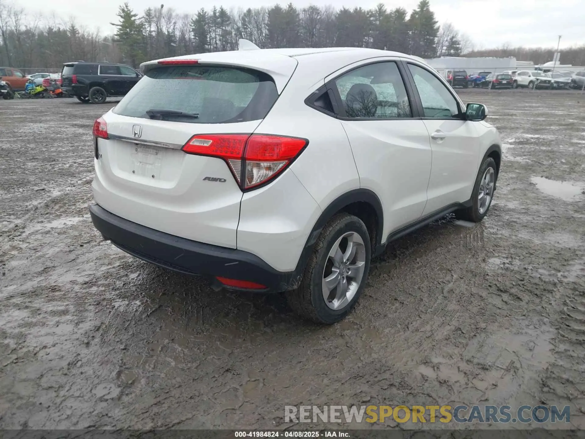 4 Photograph of a damaged car 3CZRU6H38NM744764 HONDA HR-V 2022