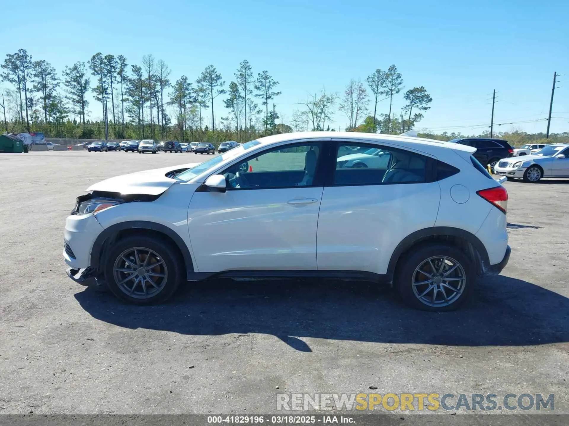 13 Photograph of a damaged car 3CZRU6H38NM744781 HONDA HR-V 2022