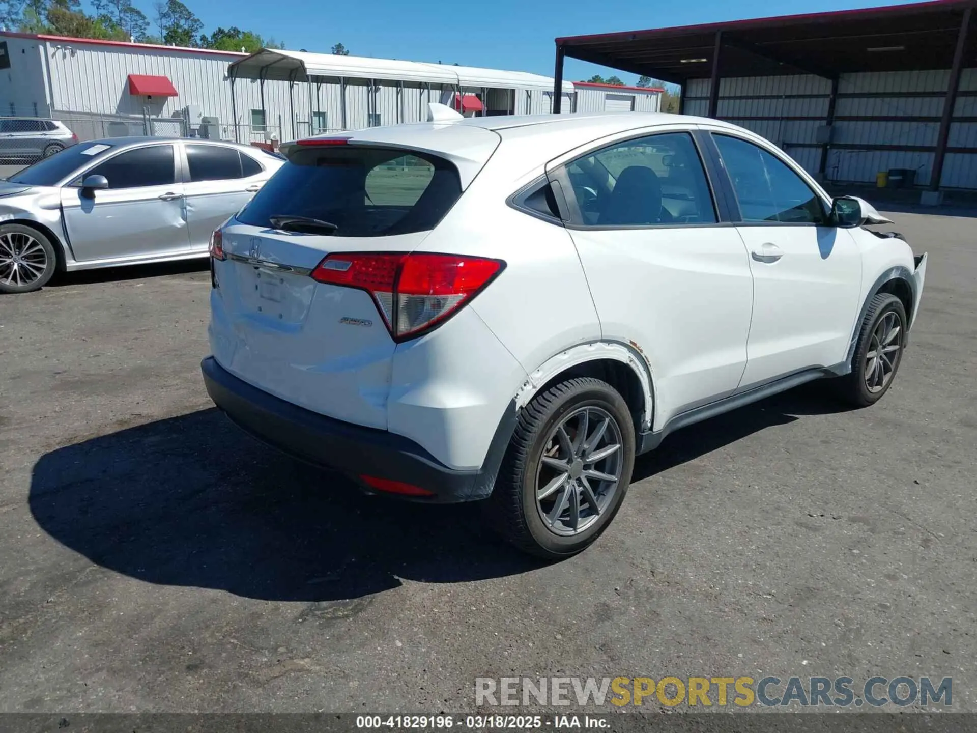 4 Photograph of a damaged car 3CZRU6H38NM744781 HONDA HR-V 2022