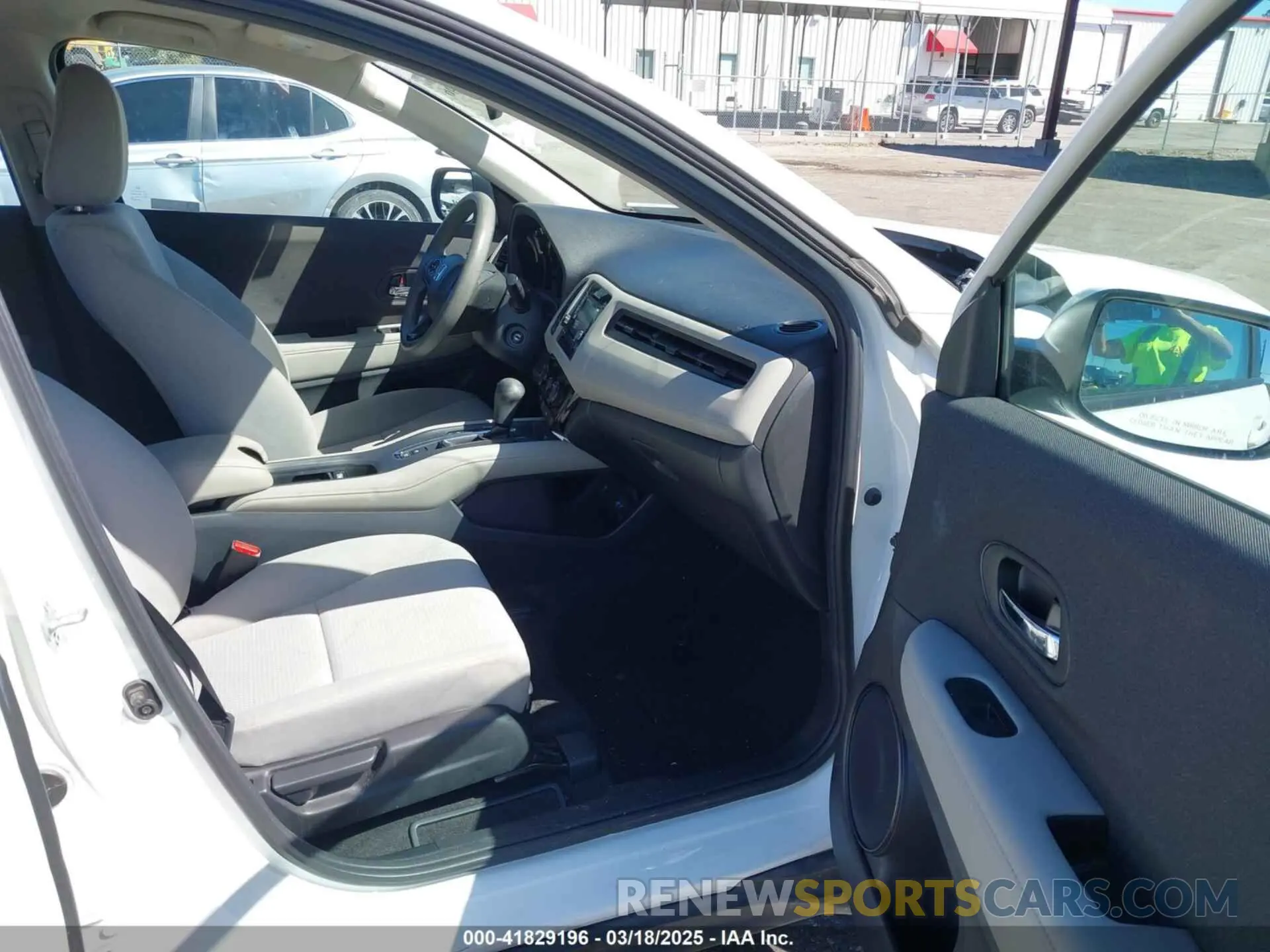 5 Photograph of a damaged car 3CZRU6H38NM744781 HONDA HR-V 2022