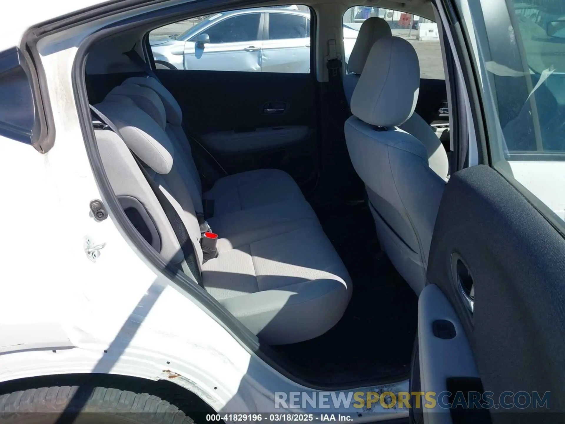 8 Photograph of a damaged car 3CZRU6H38NM744781 HONDA HR-V 2022