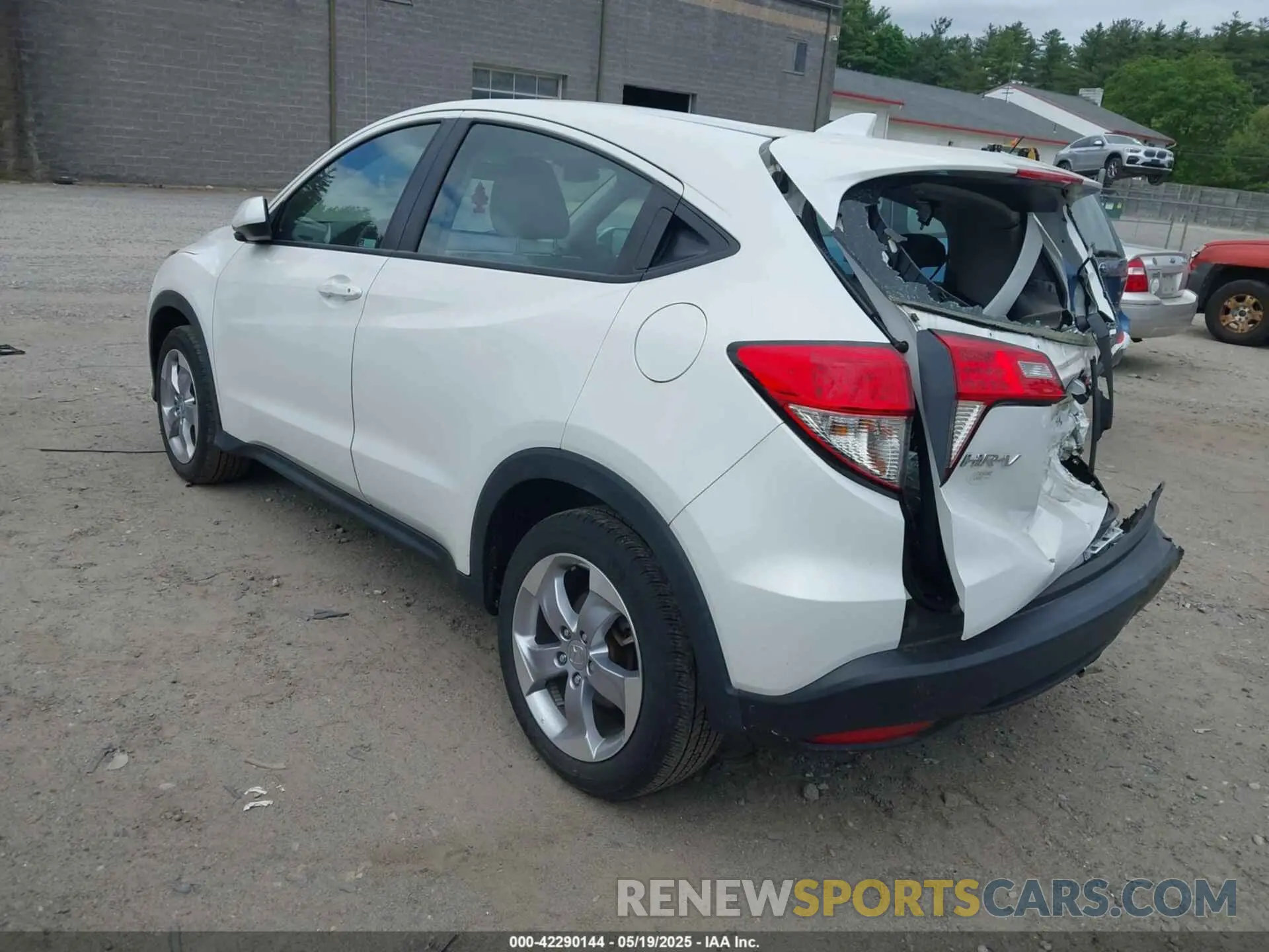 3 Photograph of a damaged car 3CZRU6H38NM763153 HONDA HR-V 2022