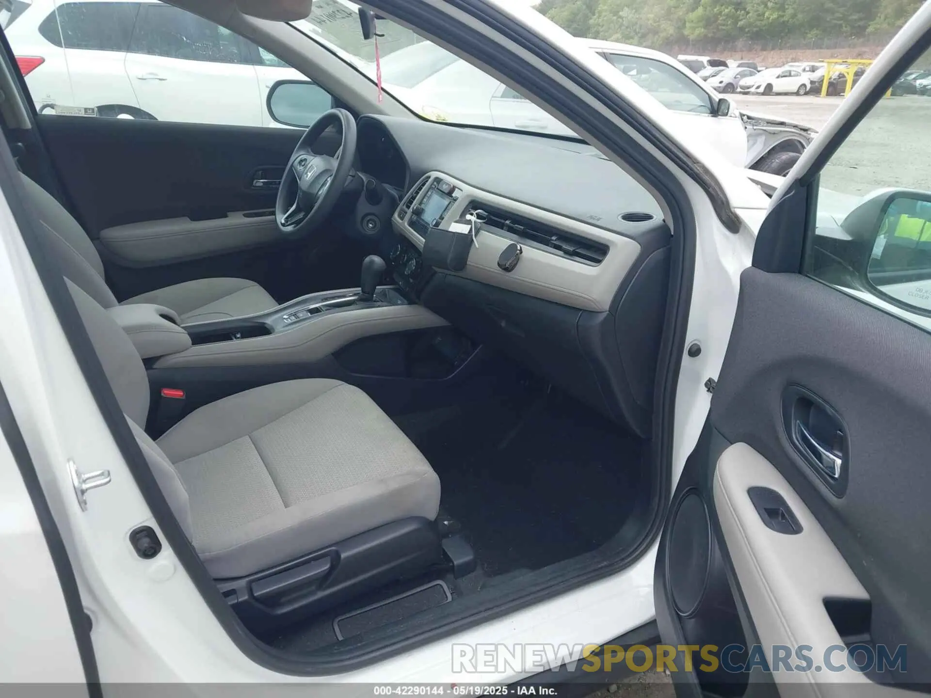 5 Photograph of a damaged car 3CZRU6H38NM763153 HONDA HR-V 2022