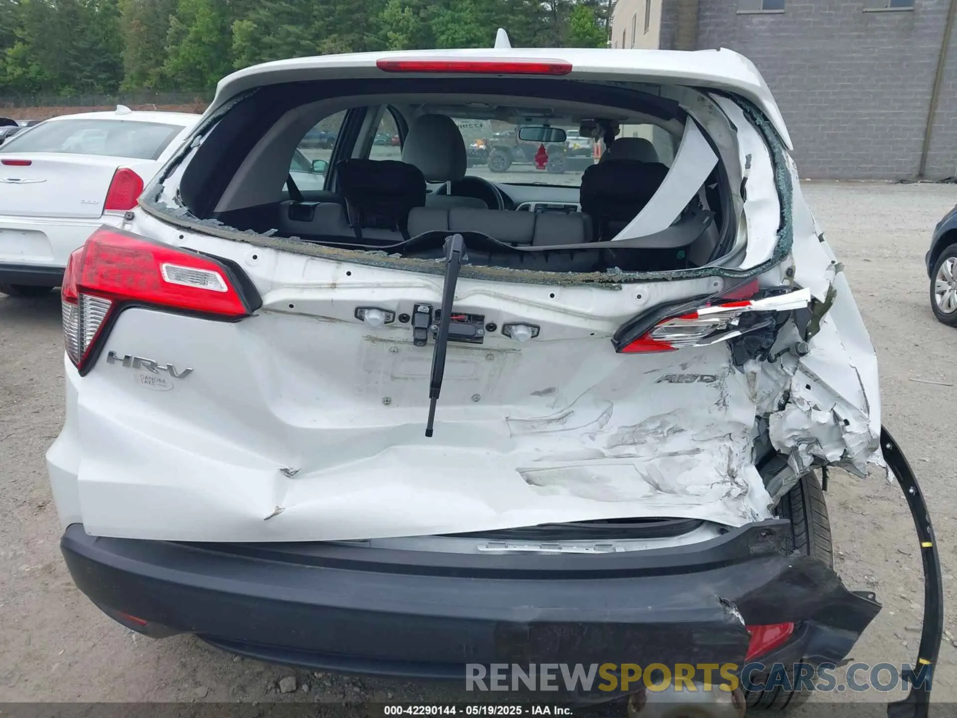 6 Photograph of a damaged car 3CZRU6H38NM763153 HONDA HR-V 2022