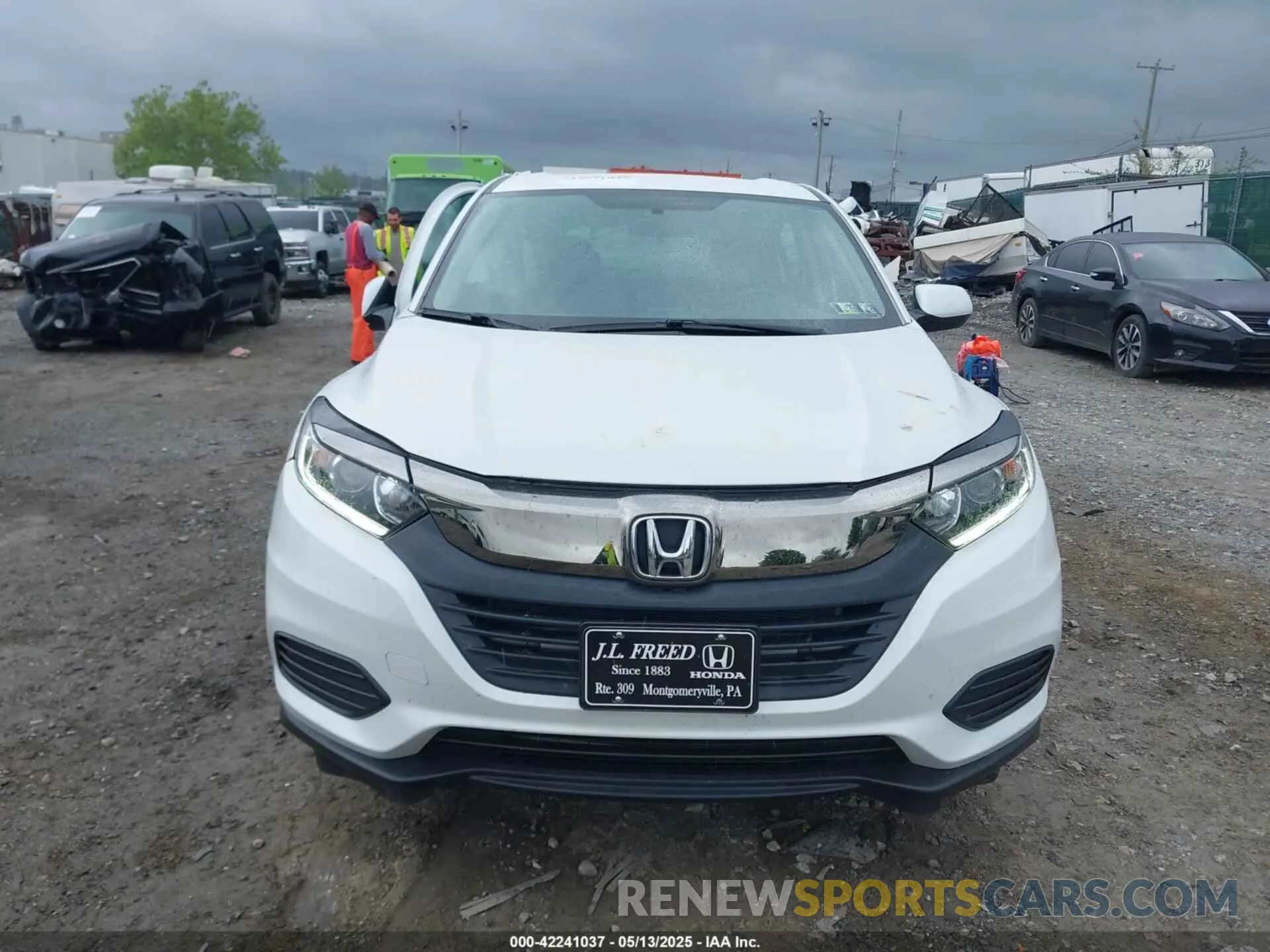 11 Photograph of a damaged car 3CZRU6H39NM762884 HONDA HR-V 2022