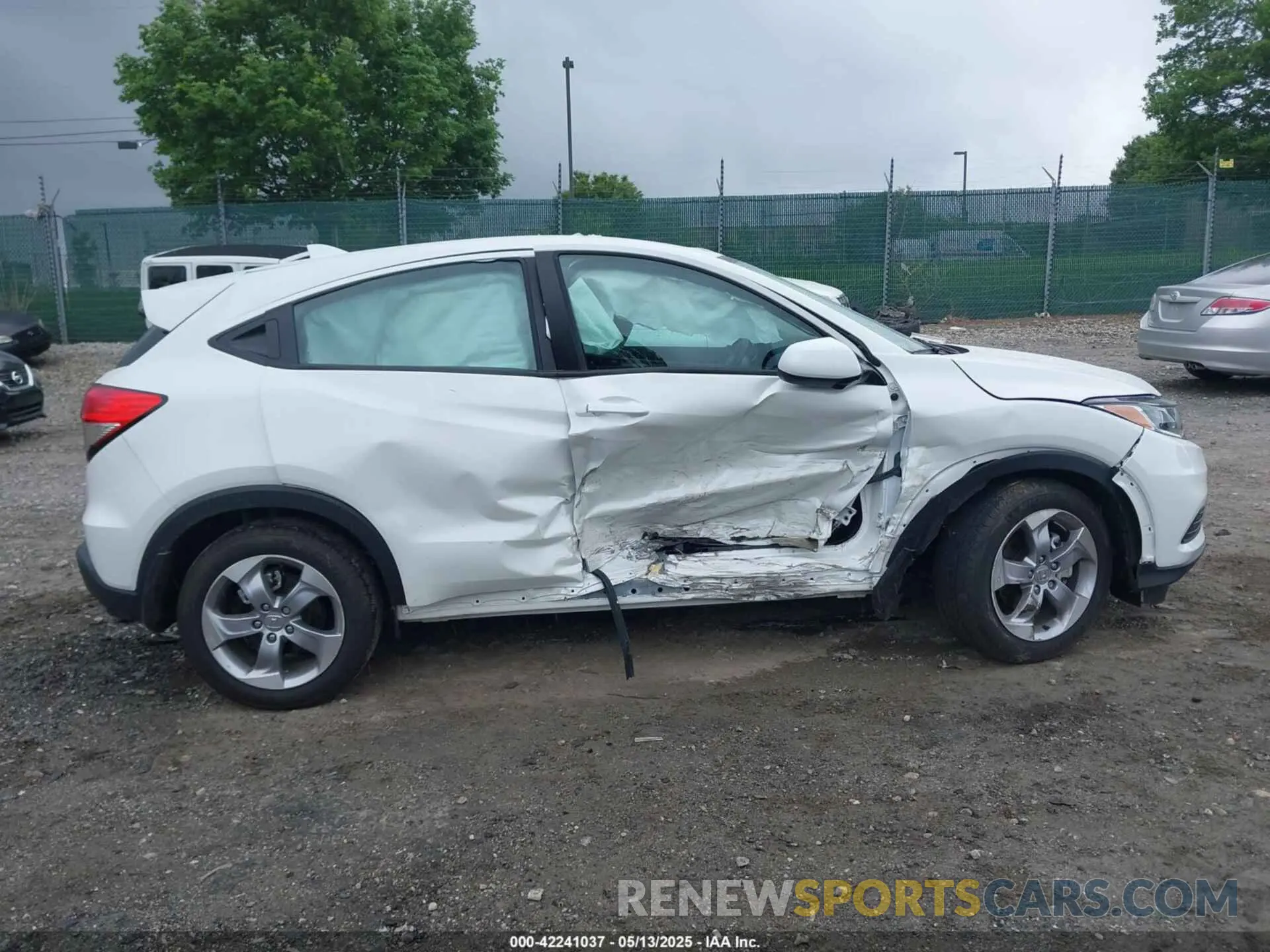 12 Photograph of a damaged car 3CZRU6H39NM762884 HONDA HR-V 2022