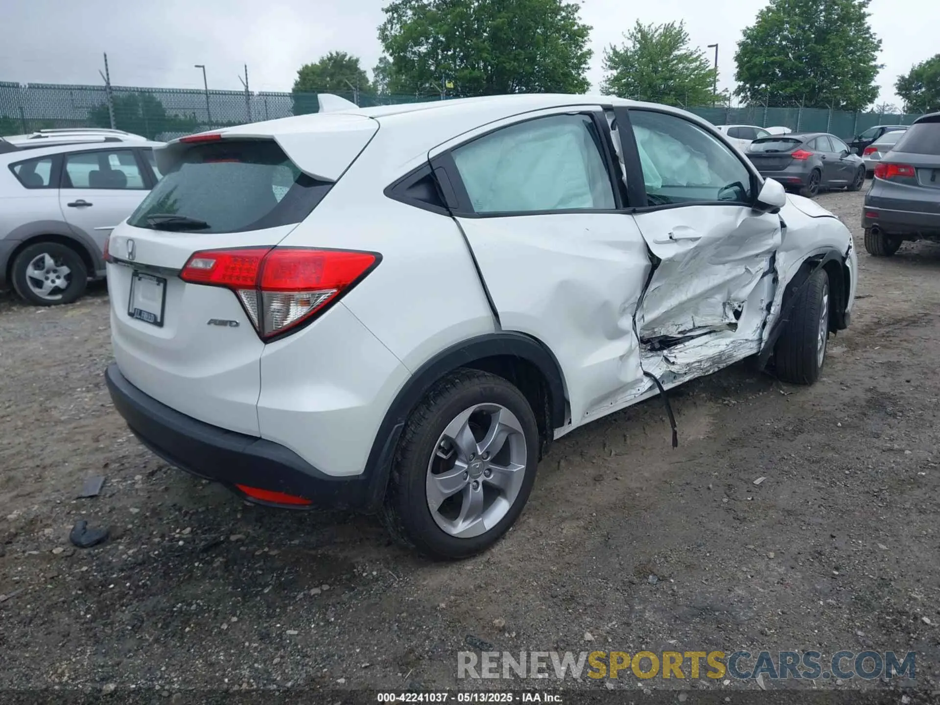 4 Photograph of a damaged car 3CZRU6H39NM762884 HONDA HR-V 2022