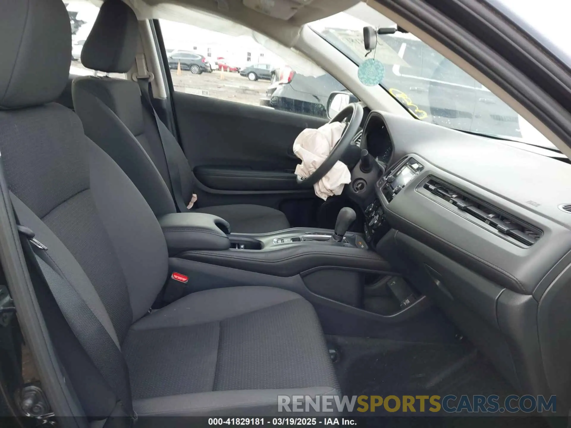 5 Photograph of a damaged car 3CZRU6H3XNM700734 HONDA HR-V 2022