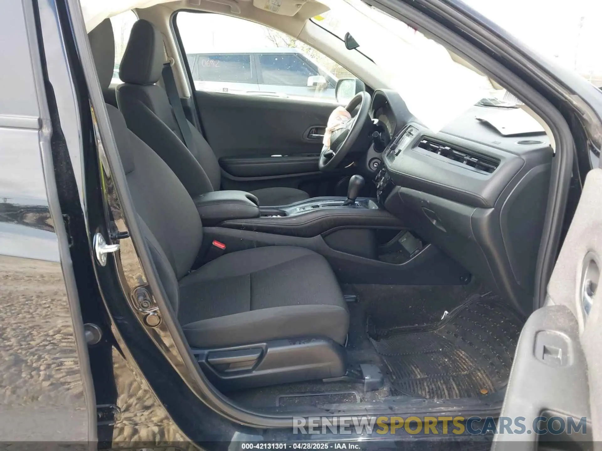 5 Photograph of a damaged car 3CZRU6H3XNM708767 HONDA HR-V 2022