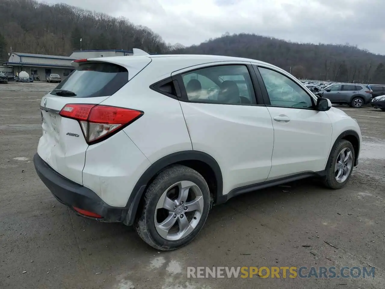 3 Photograph of a damaged car 3CZRU6H3XNM745303 HONDA HR-V 2022
