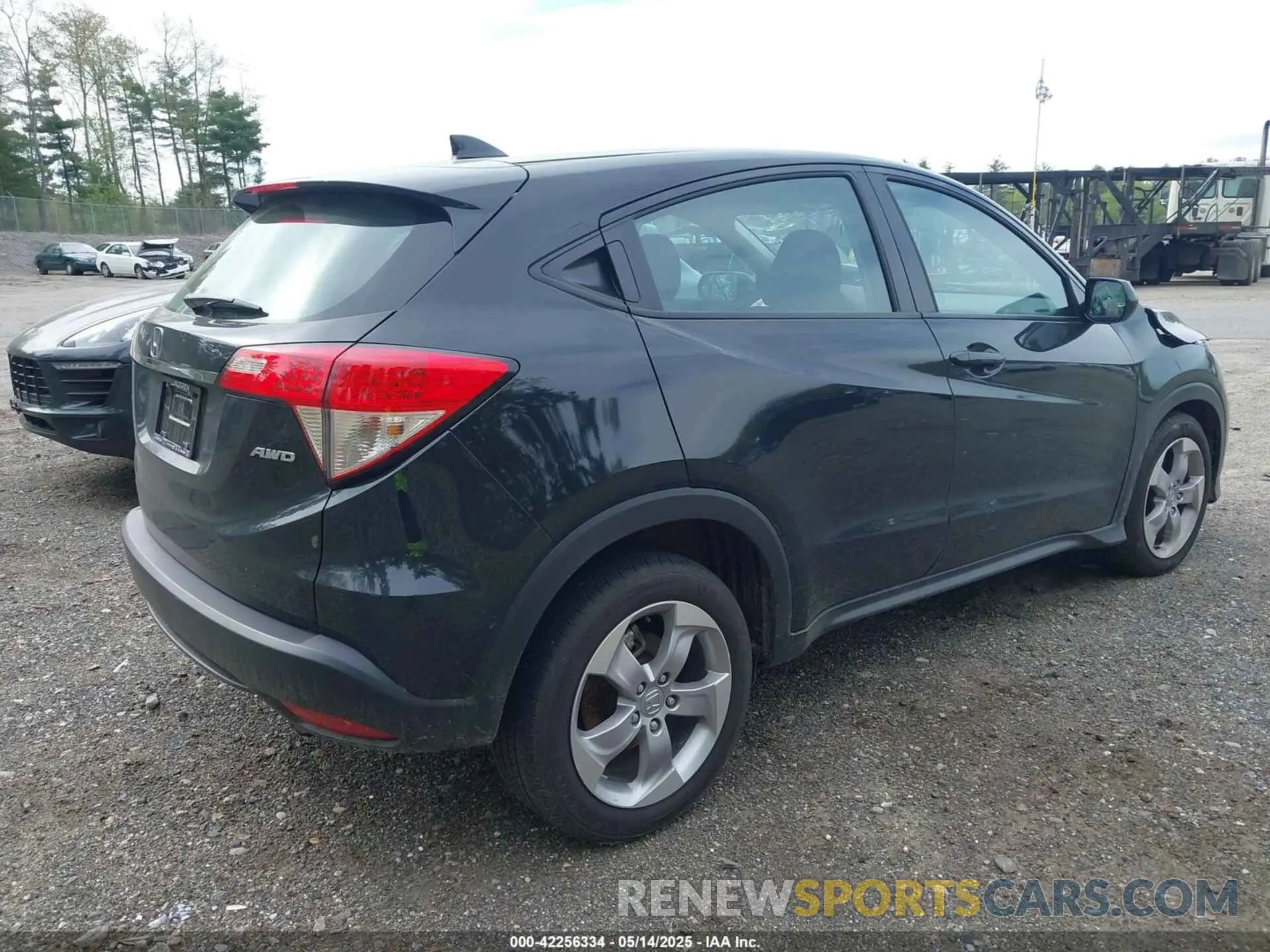 4 Photograph of a damaged car 3CZRU6H3XNM759251 HONDA HR-V 2022