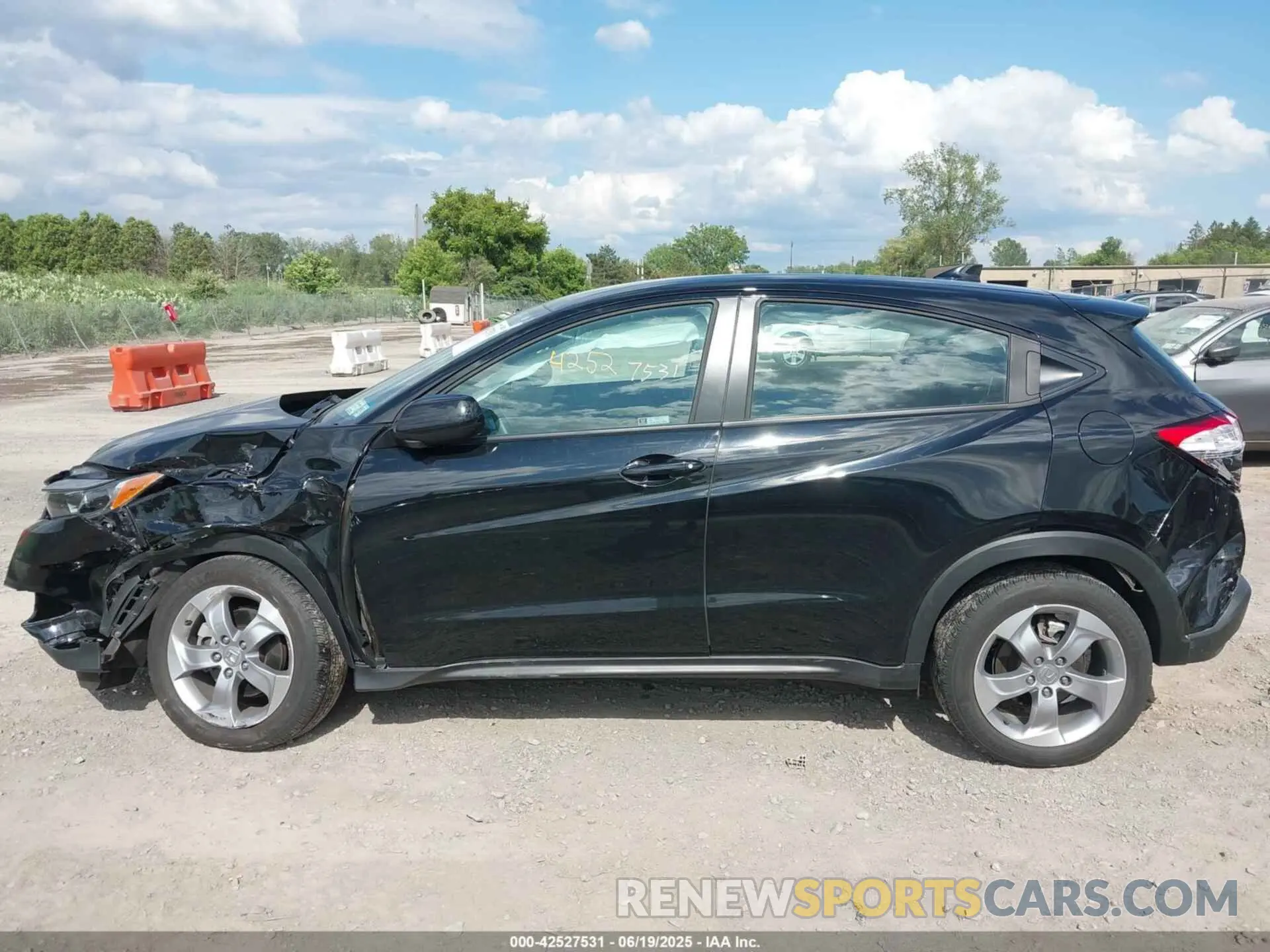 14 Photograph of a damaged car 3CZRU6H3XNM769861 HONDA HR-V 2022