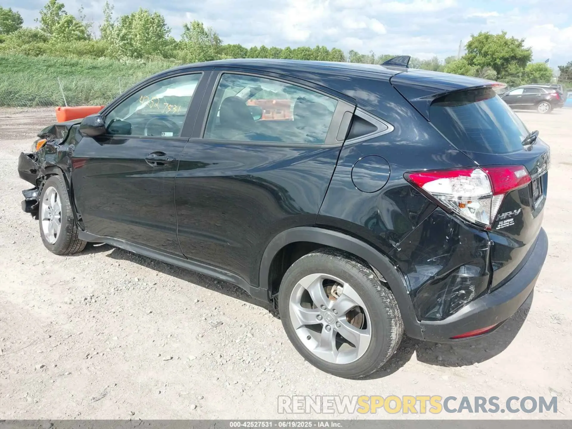 3 Photograph of a damaged car 3CZRU6H3XNM769861 HONDA HR-V 2022