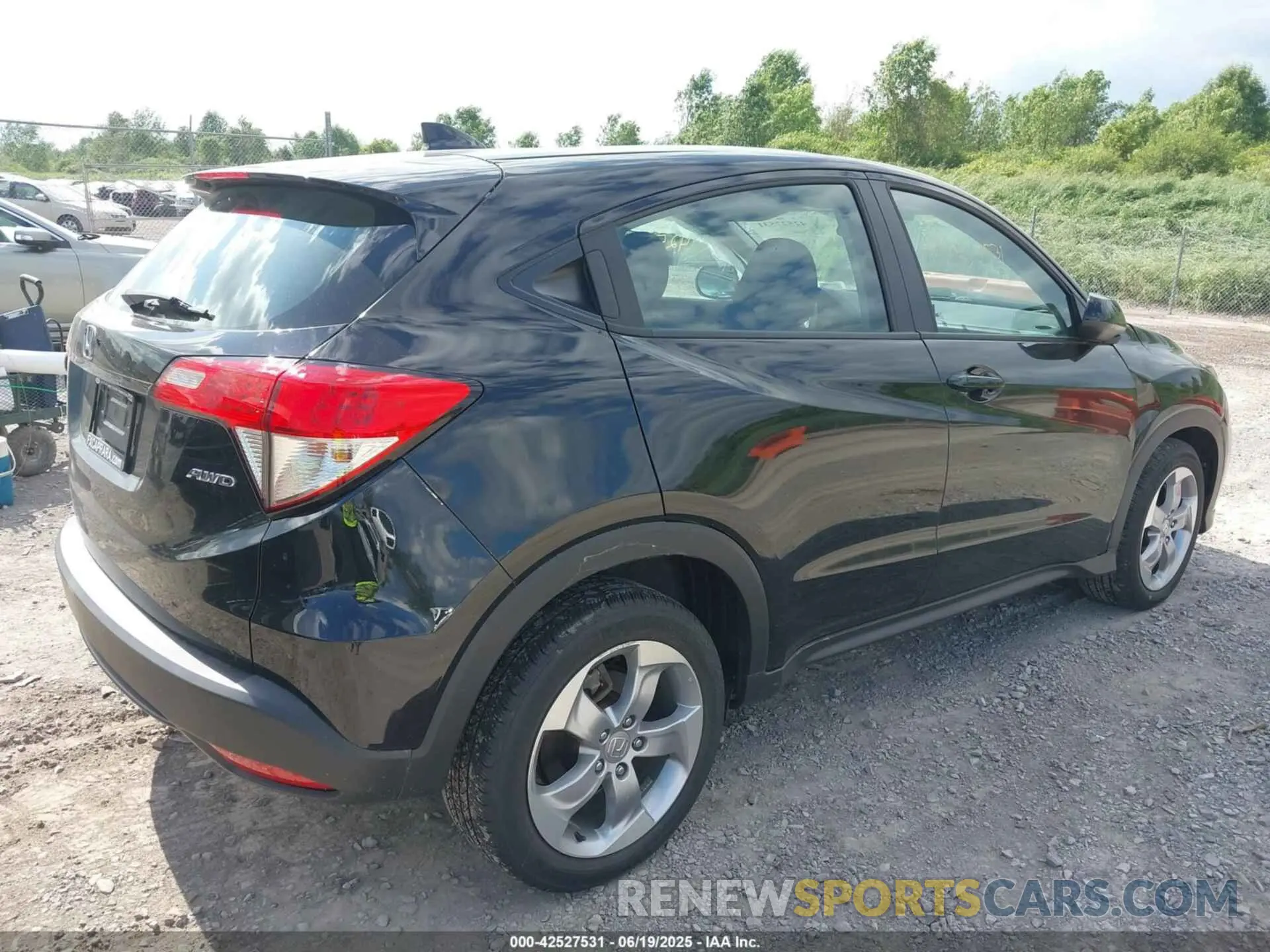 4 Photograph of a damaged car 3CZRU6H3XNM769861 HONDA HR-V 2022