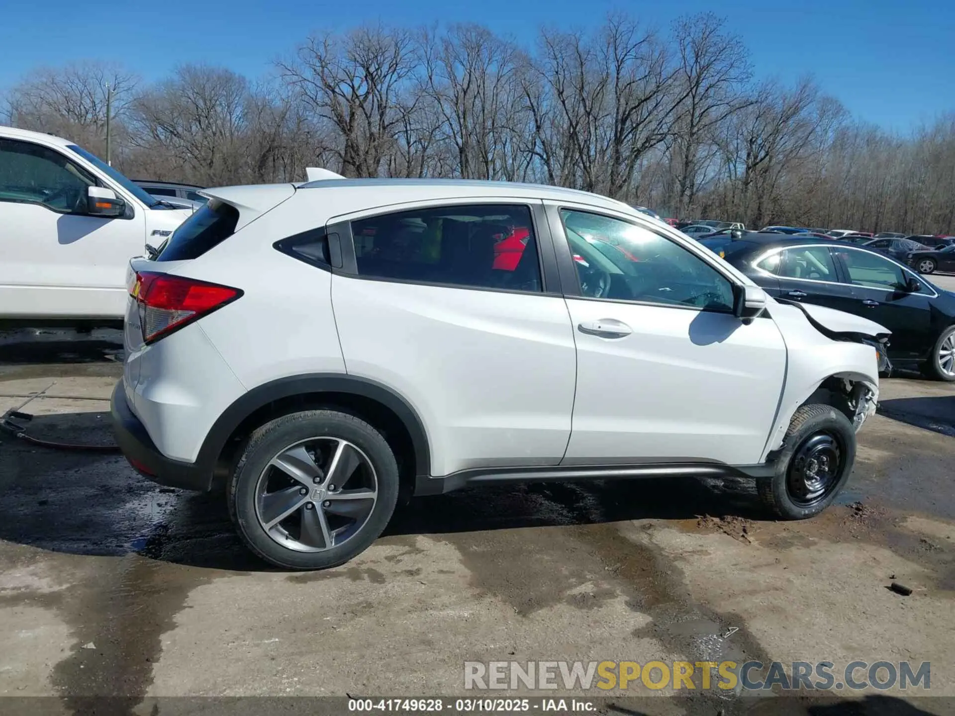 14 Photograph of a damaged car 3CZRU6H50NM727023 HONDA HR-V 2022