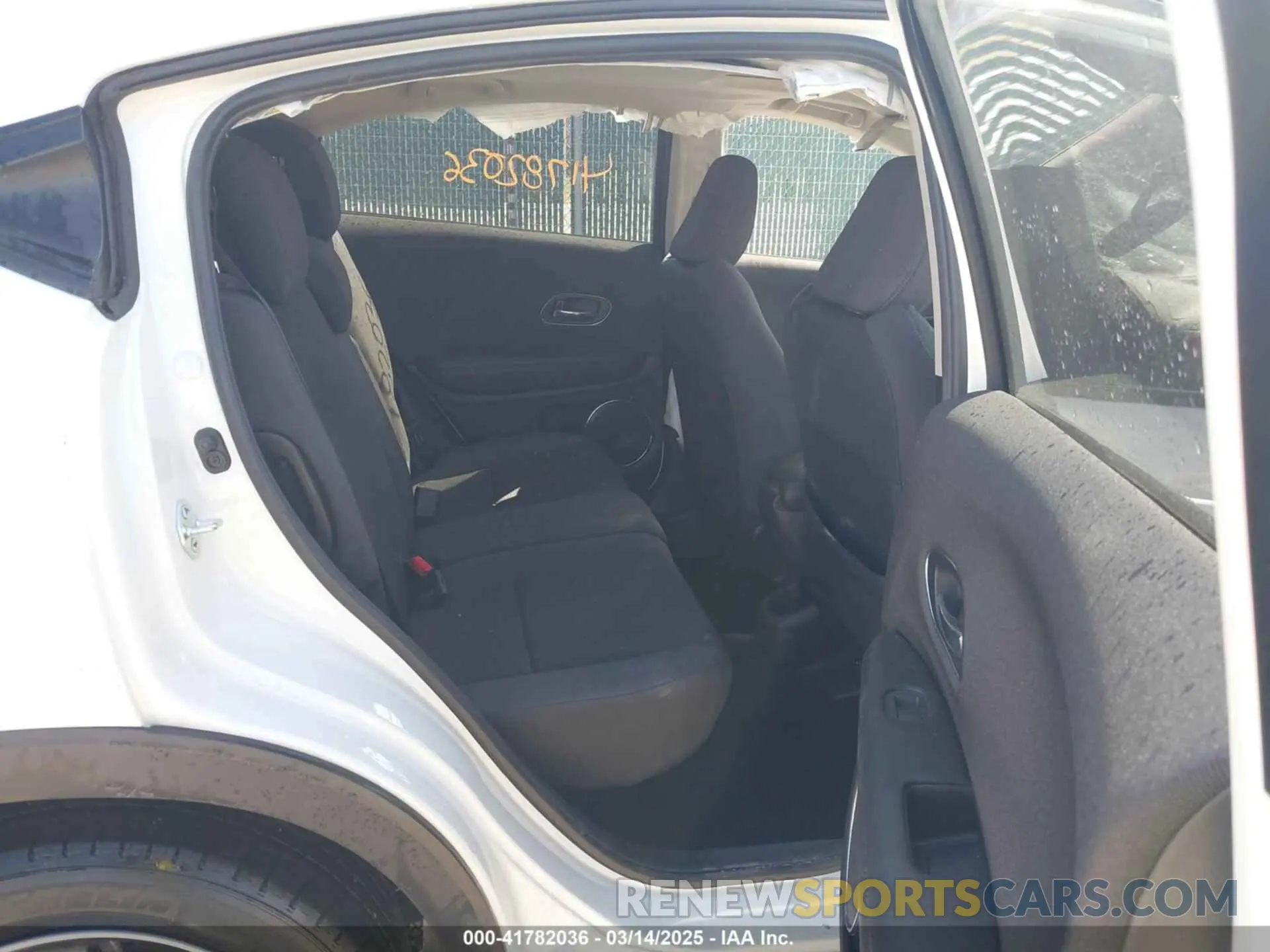 8 Photograph of a damaged car 3CZRU6H50NM756036 HONDA HR-V 2022