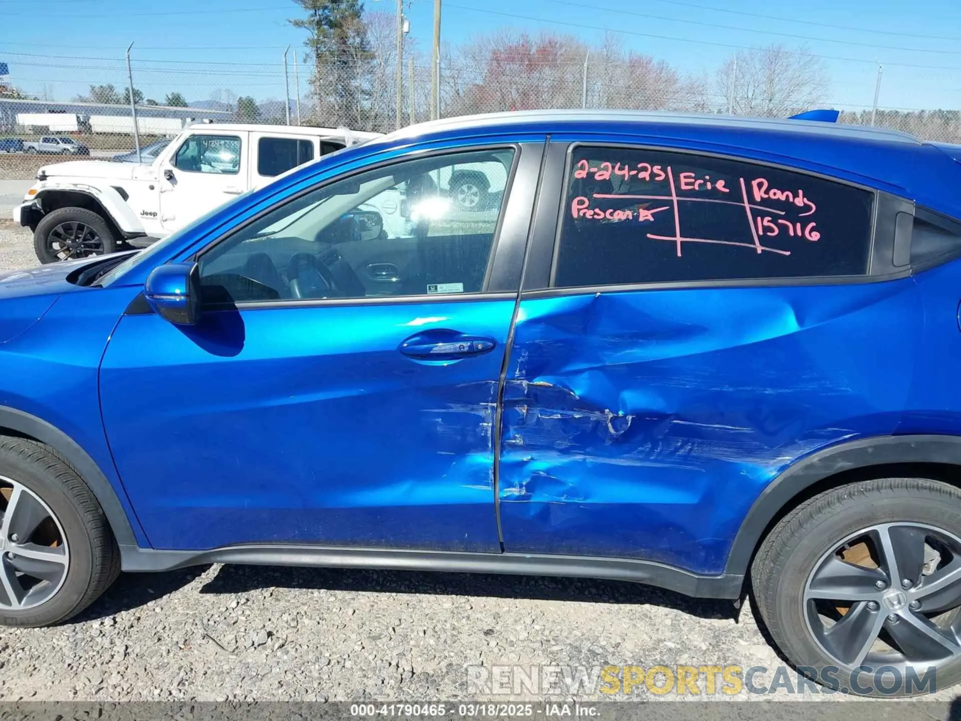 14 Photograph of a damaged car 3CZRU6H50NM765075 HONDA HR-V 2022
