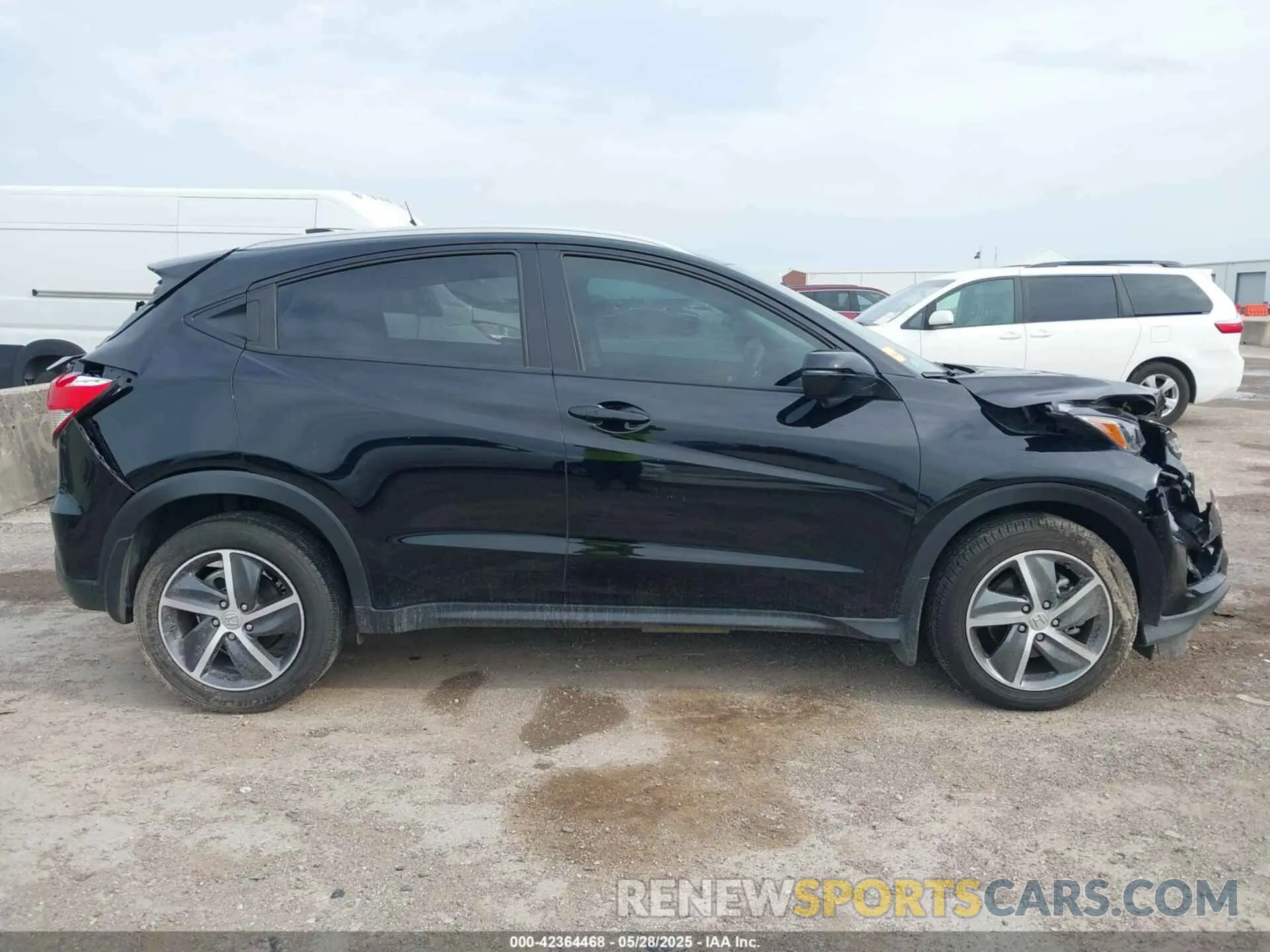 13 Photograph of a damaged car 3CZRU6H50NM770230 HONDA HR-V 2022