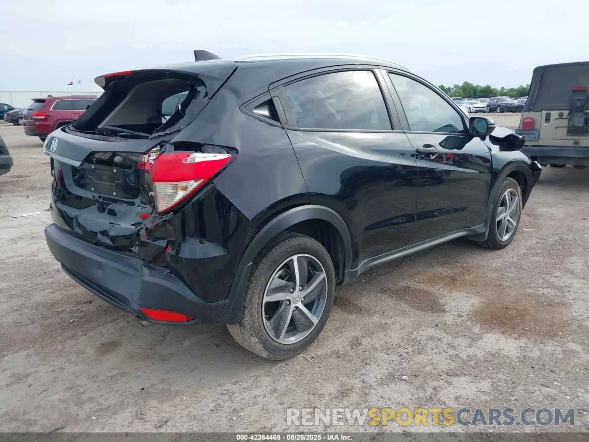 4 Photograph of a damaged car 3CZRU6H50NM770230 HONDA HR-V 2022