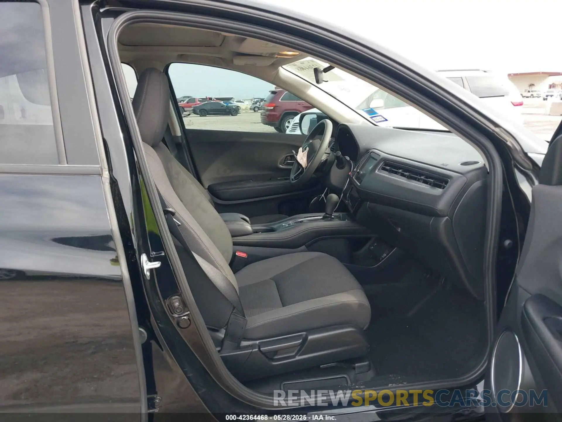 5 Photograph of a damaged car 3CZRU6H50NM770230 HONDA HR-V 2022