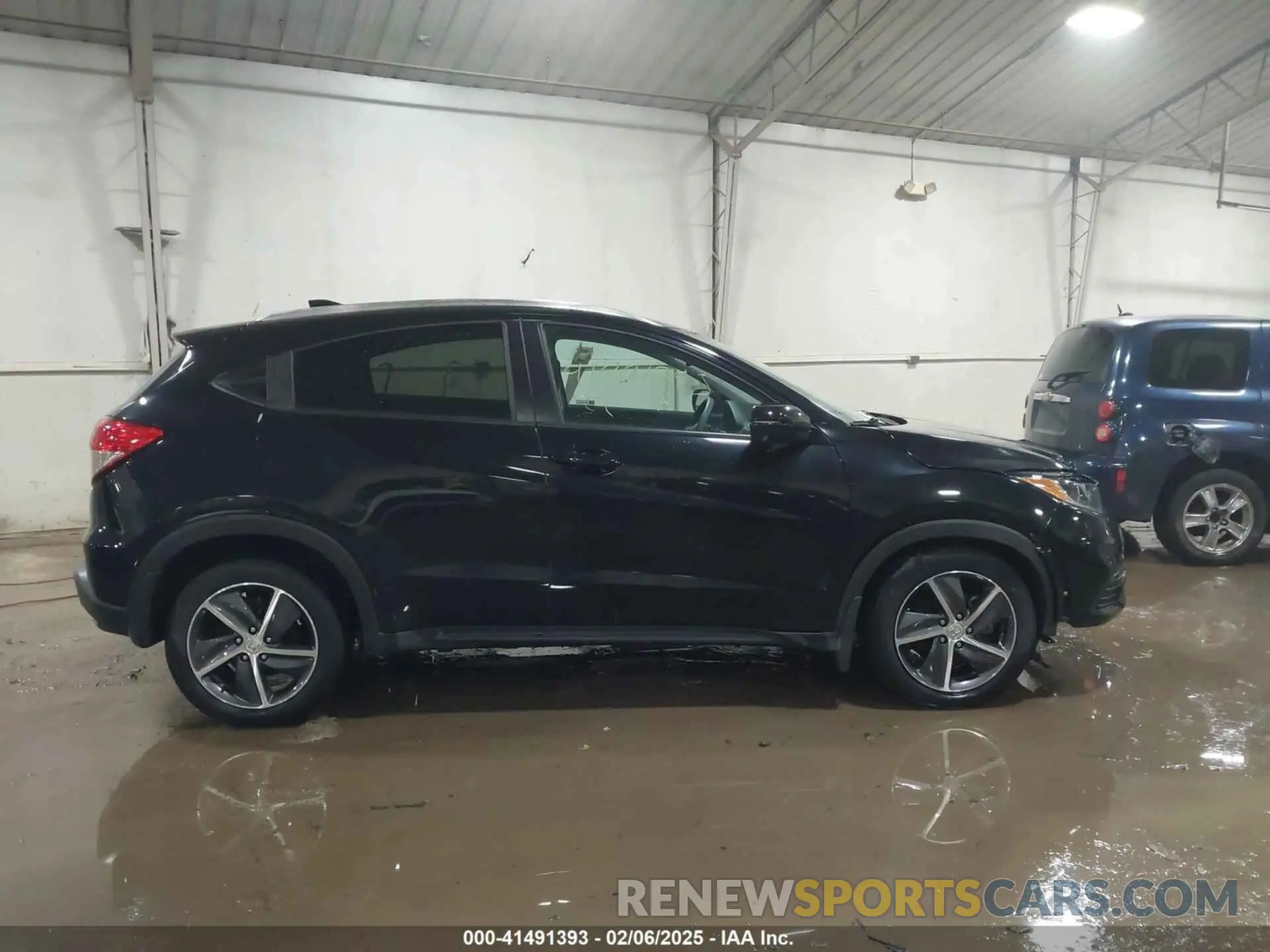 13 Photograph of a damaged car 3CZRU6H51NM734627 HONDA HR-V 2022
