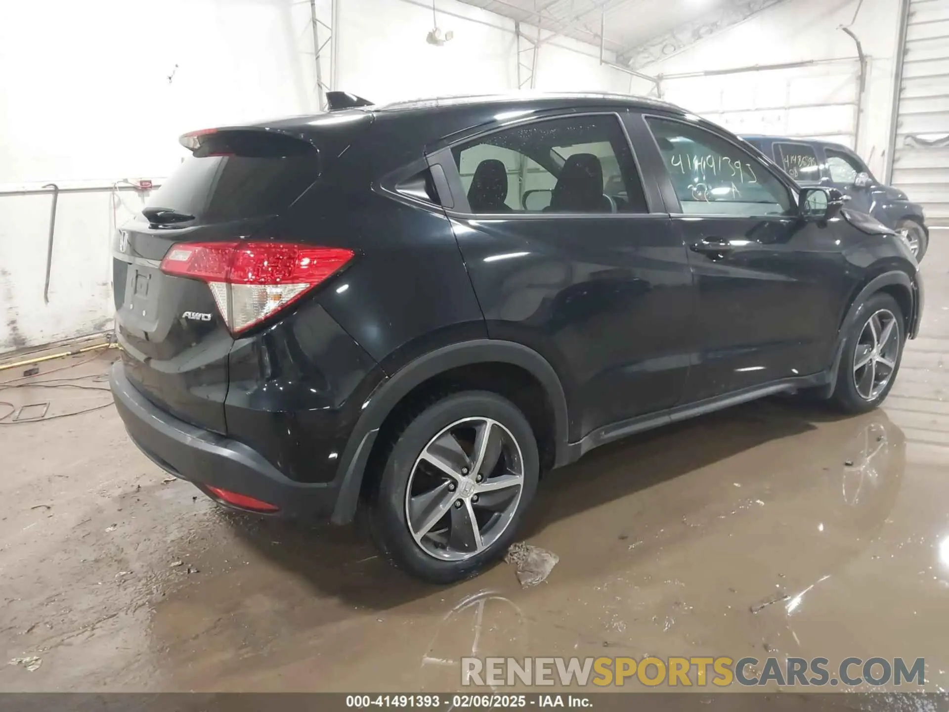 4 Photograph of a damaged car 3CZRU6H51NM734627 HONDA HR-V 2022