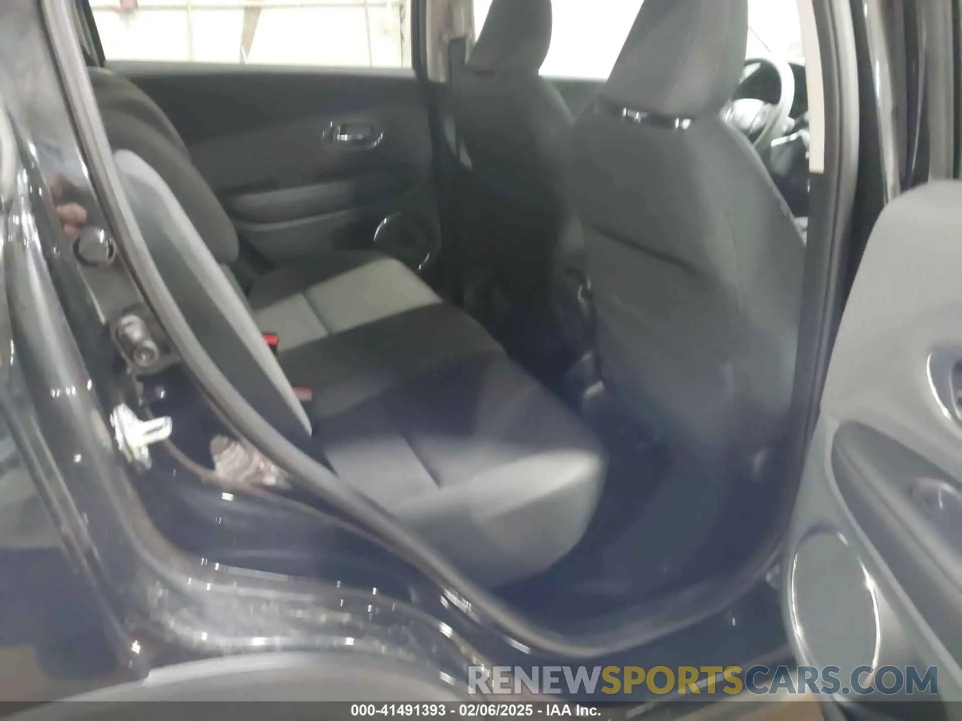 8 Photograph of a damaged car 3CZRU6H51NM734627 HONDA HR-V 2022