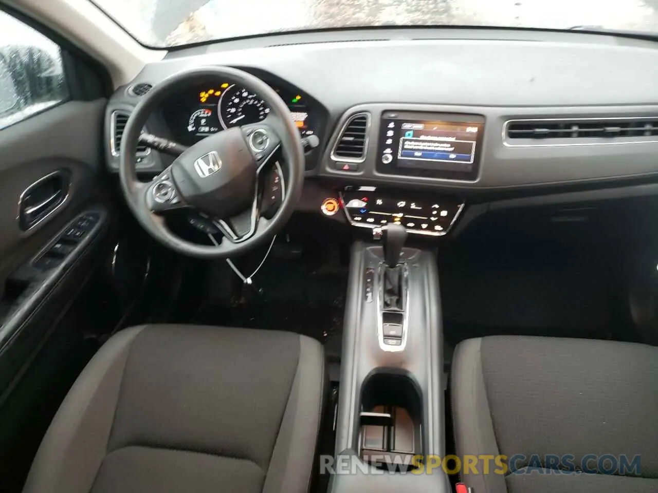 8 Photograph of a damaged car 3CZRU6H51NM763822 HONDA HR-V 2022