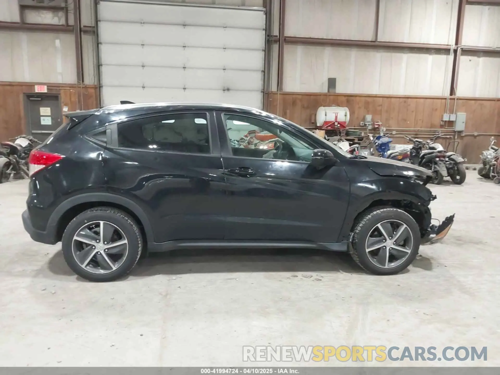 14 Photograph of a damaged car 3CZRU6H52NM746429 HONDA HR-V 2022
