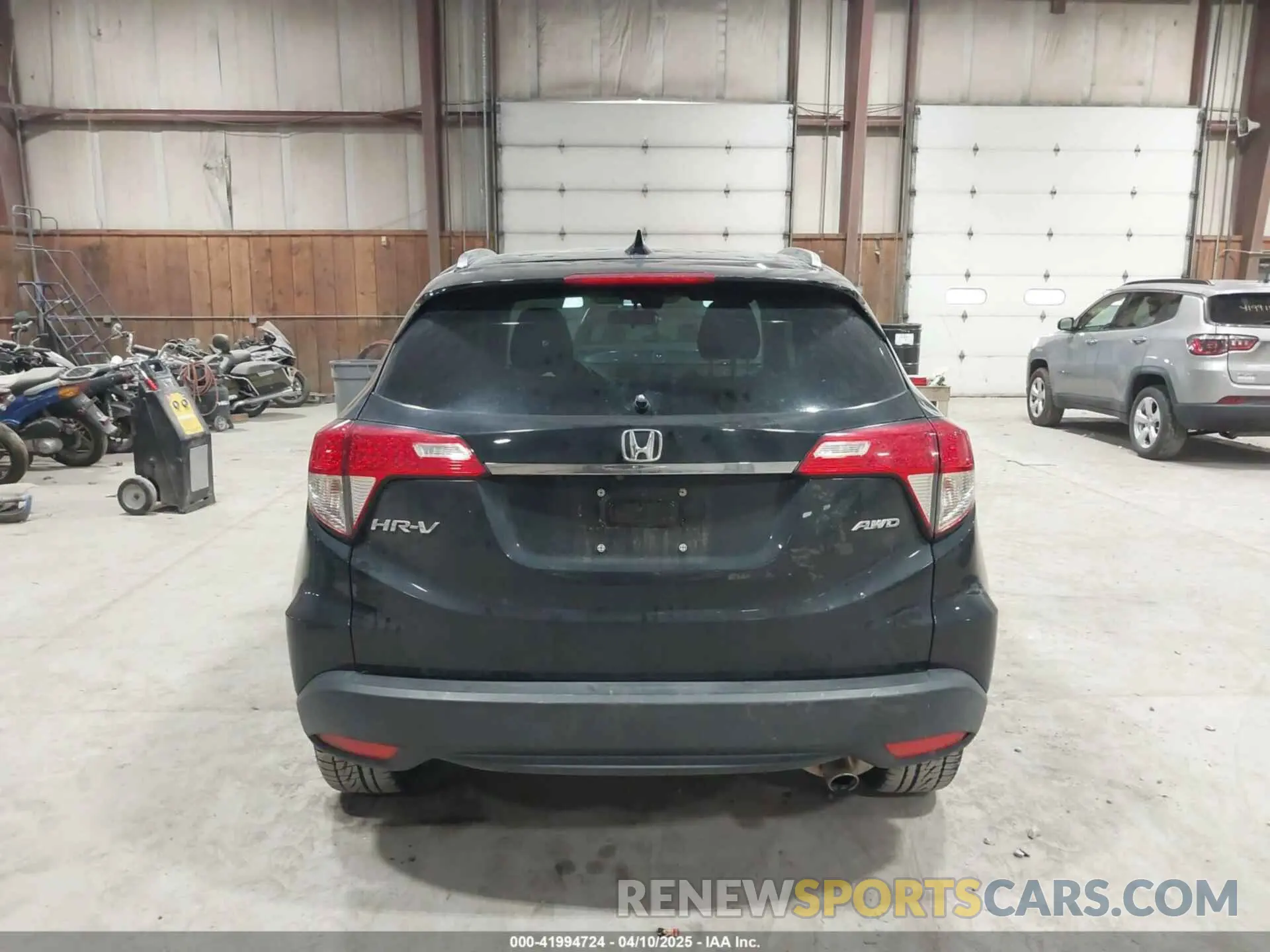17 Photograph of a damaged car 3CZRU6H52NM746429 HONDA HR-V 2022