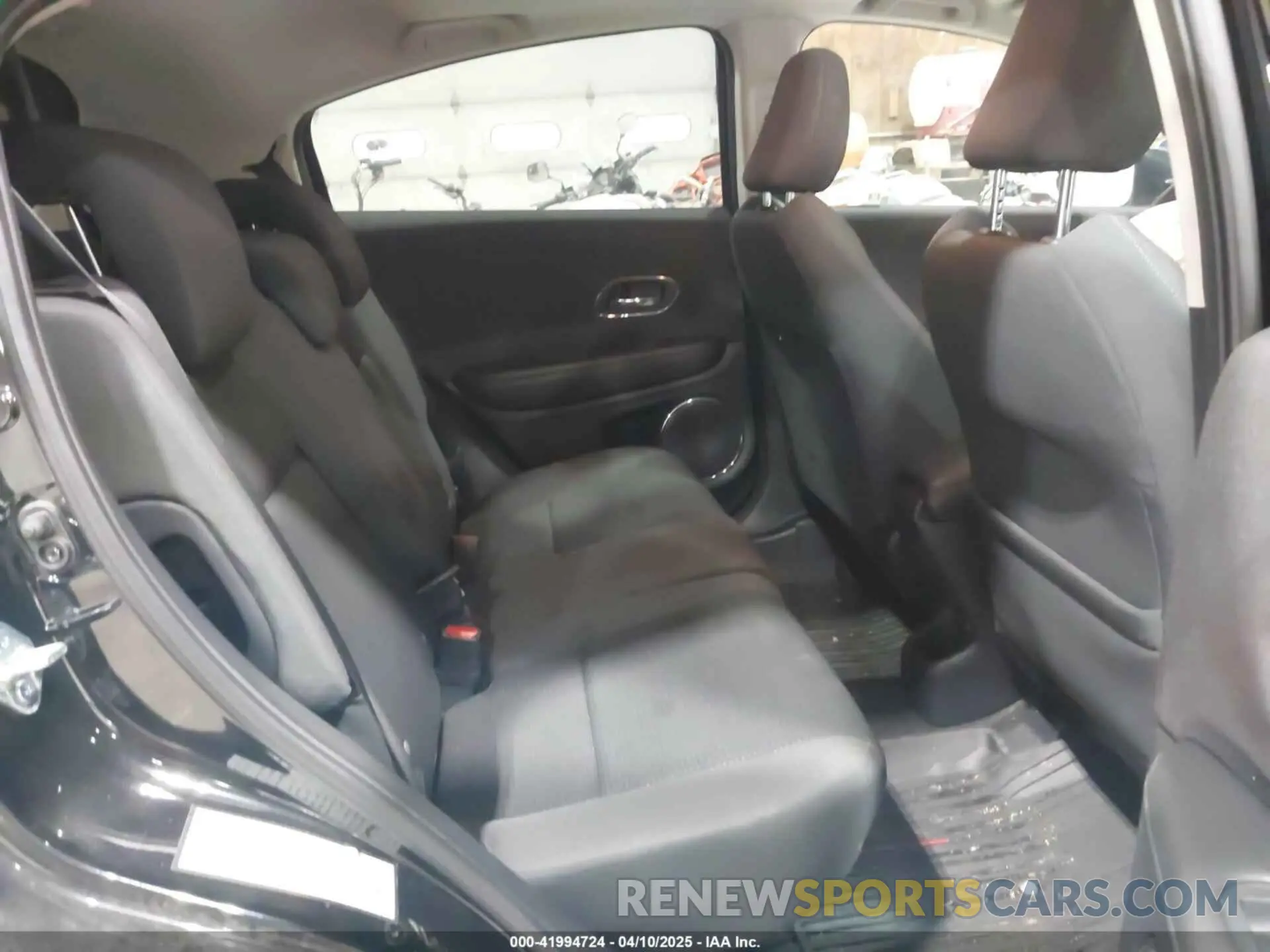 8 Photograph of a damaged car 3CZRU6H52NM746429 HONDA HR-V 2022