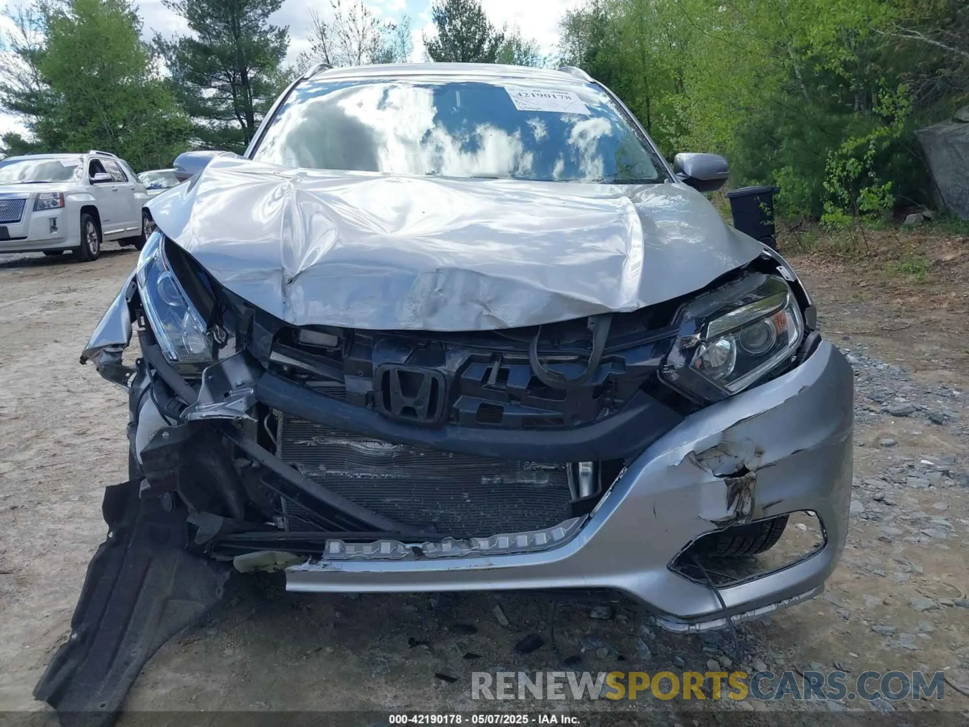 13 Photograph of a damaged car 3CZRU6H52NM758502 HONDA HR-V 2022