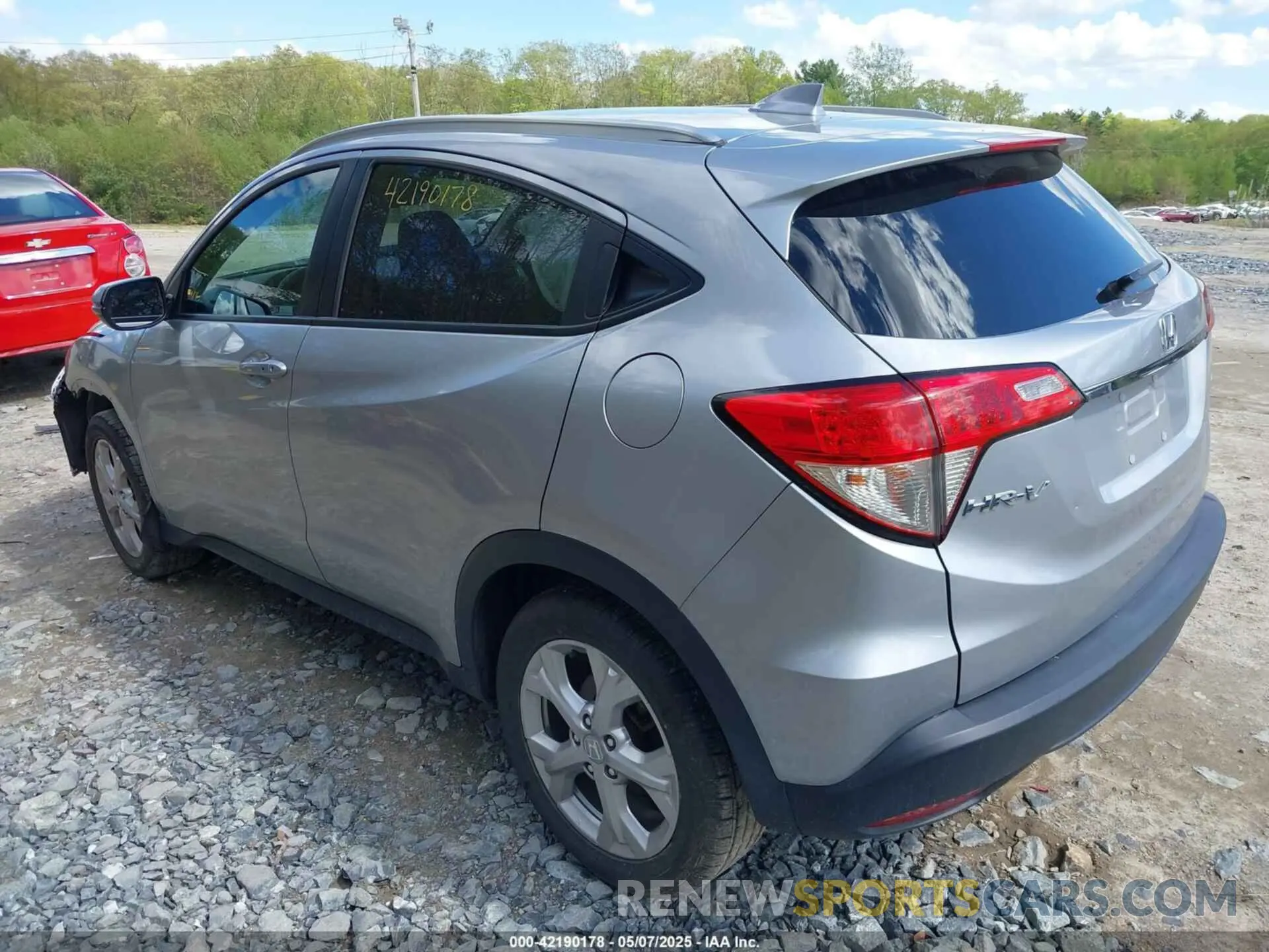 3 Photograph of a damaged car 3CZRU6H52NM758502 HONDA HR-V 2022
