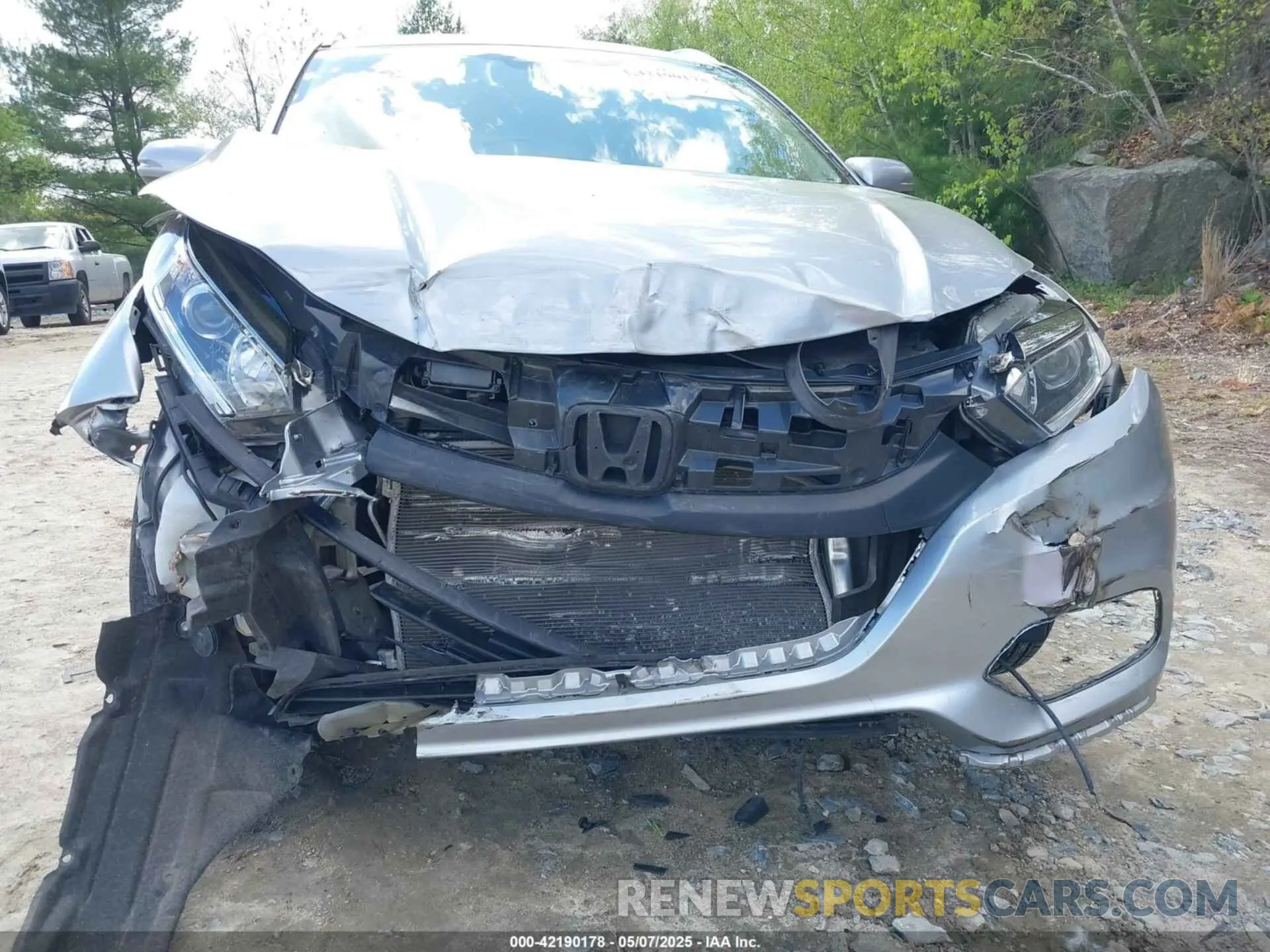 6 Photograph of a damaged car 3CZRU6H52NM758502 HONDA HR-V 2022
