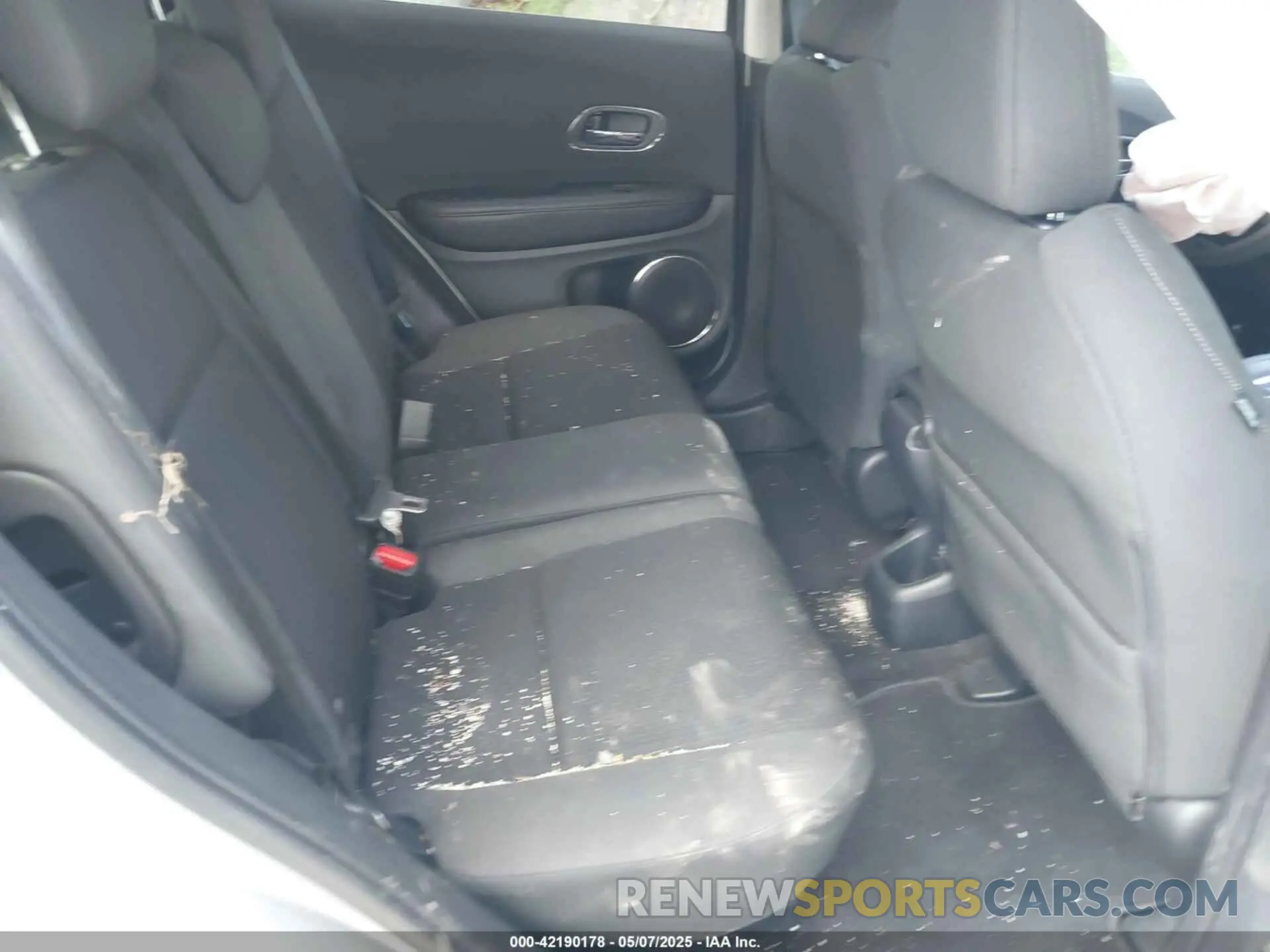 8 Photograph of a damaged car 3CZRU6H52NM758502 HONDA HR-V 2022