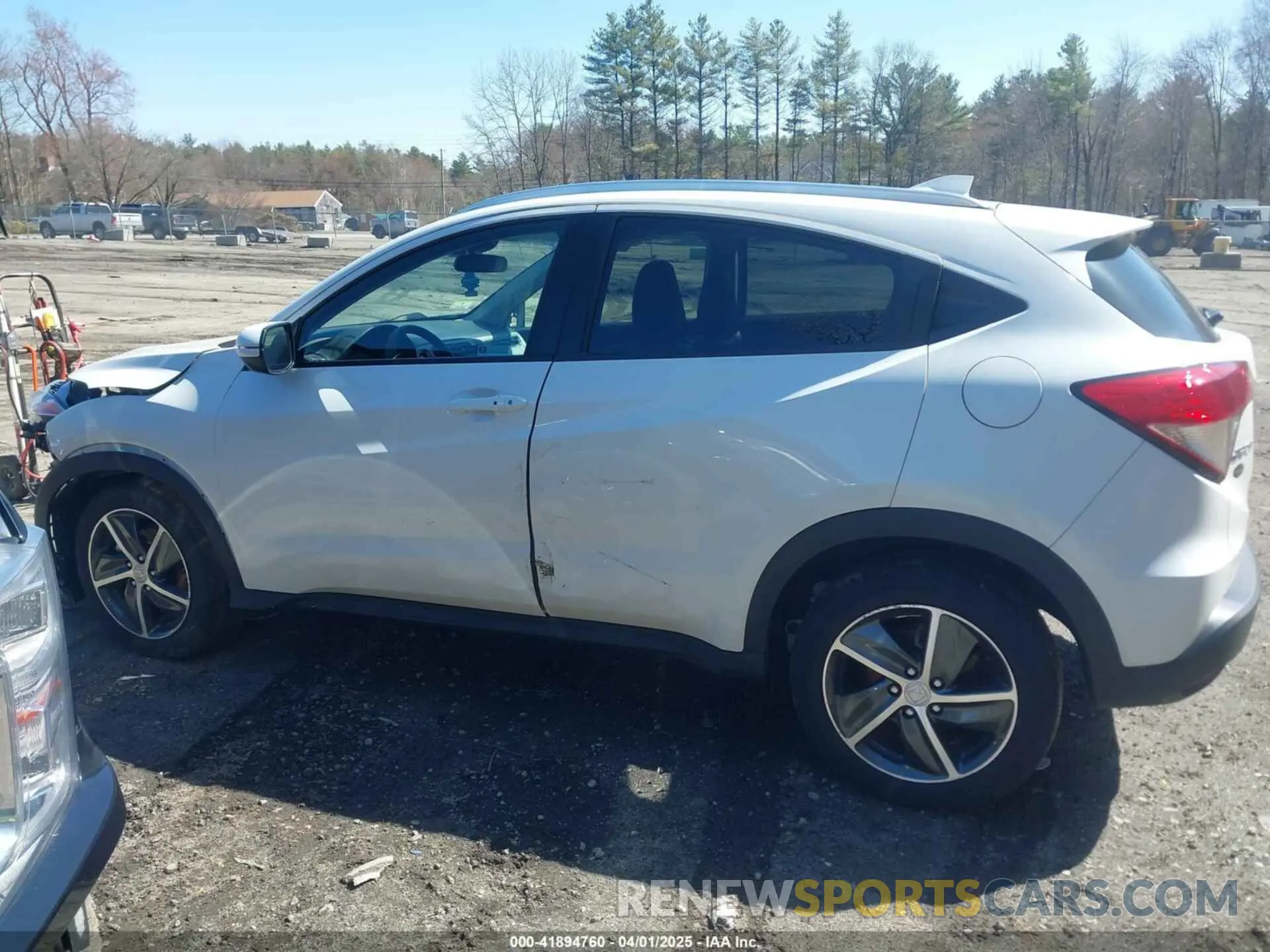 14 Photograph of a damaged car 3CZRU6H53NM729087 HONDA HR-V 2022