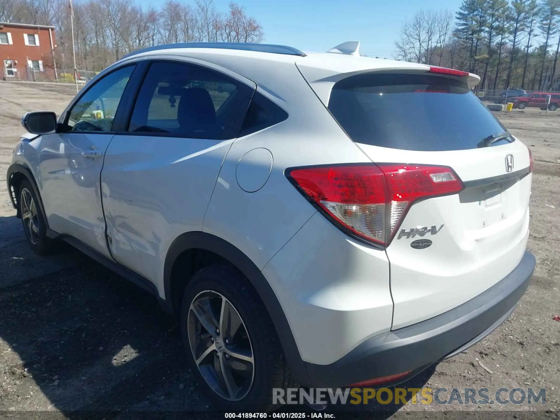 3 Photograph of a damaged car 3CZRU6H53NM729087 HONDA HR-V 2022