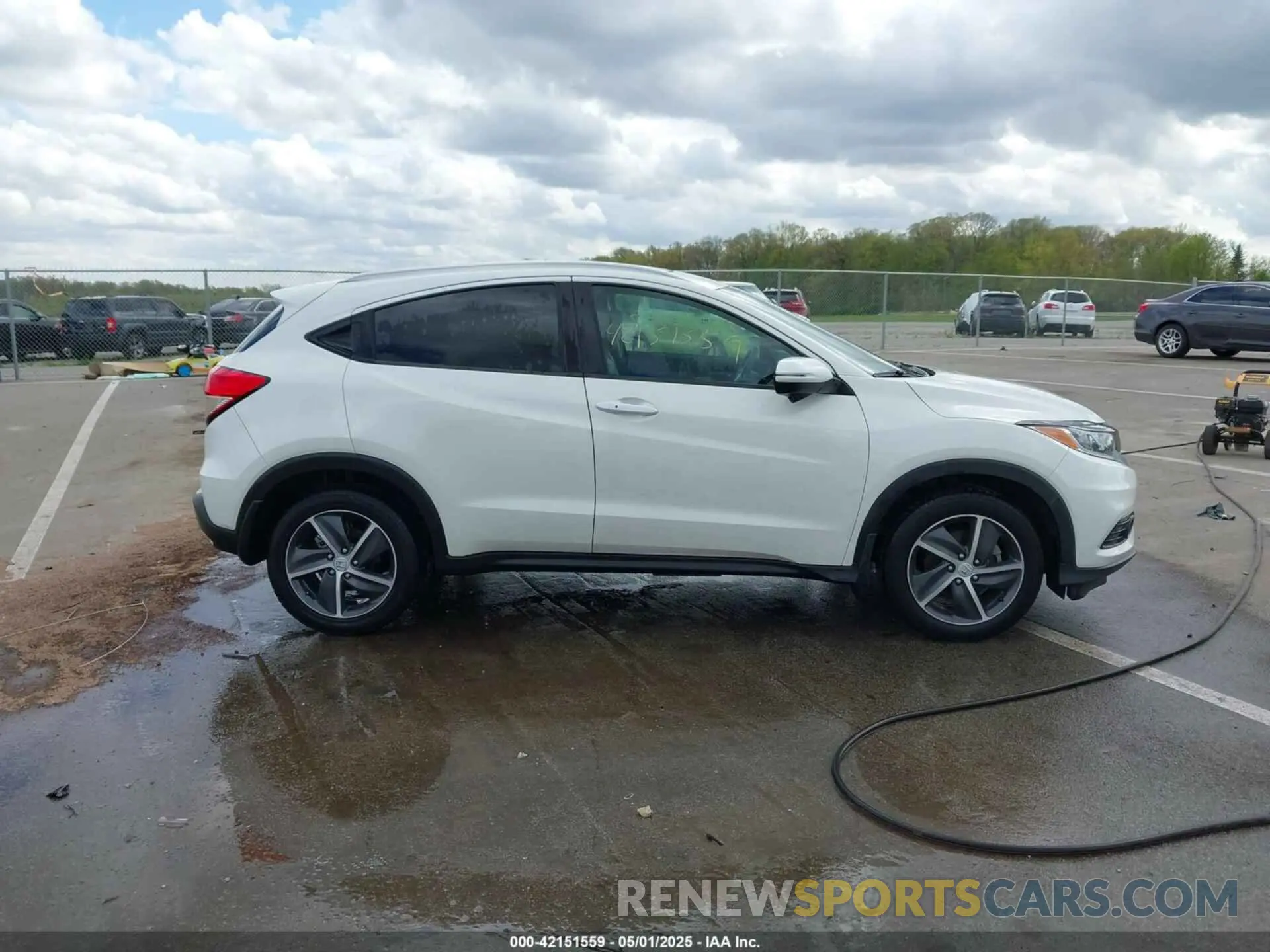 13 Photograph of a damaged car 3CZRU6H55NM746487 HONDA HR-V 2022