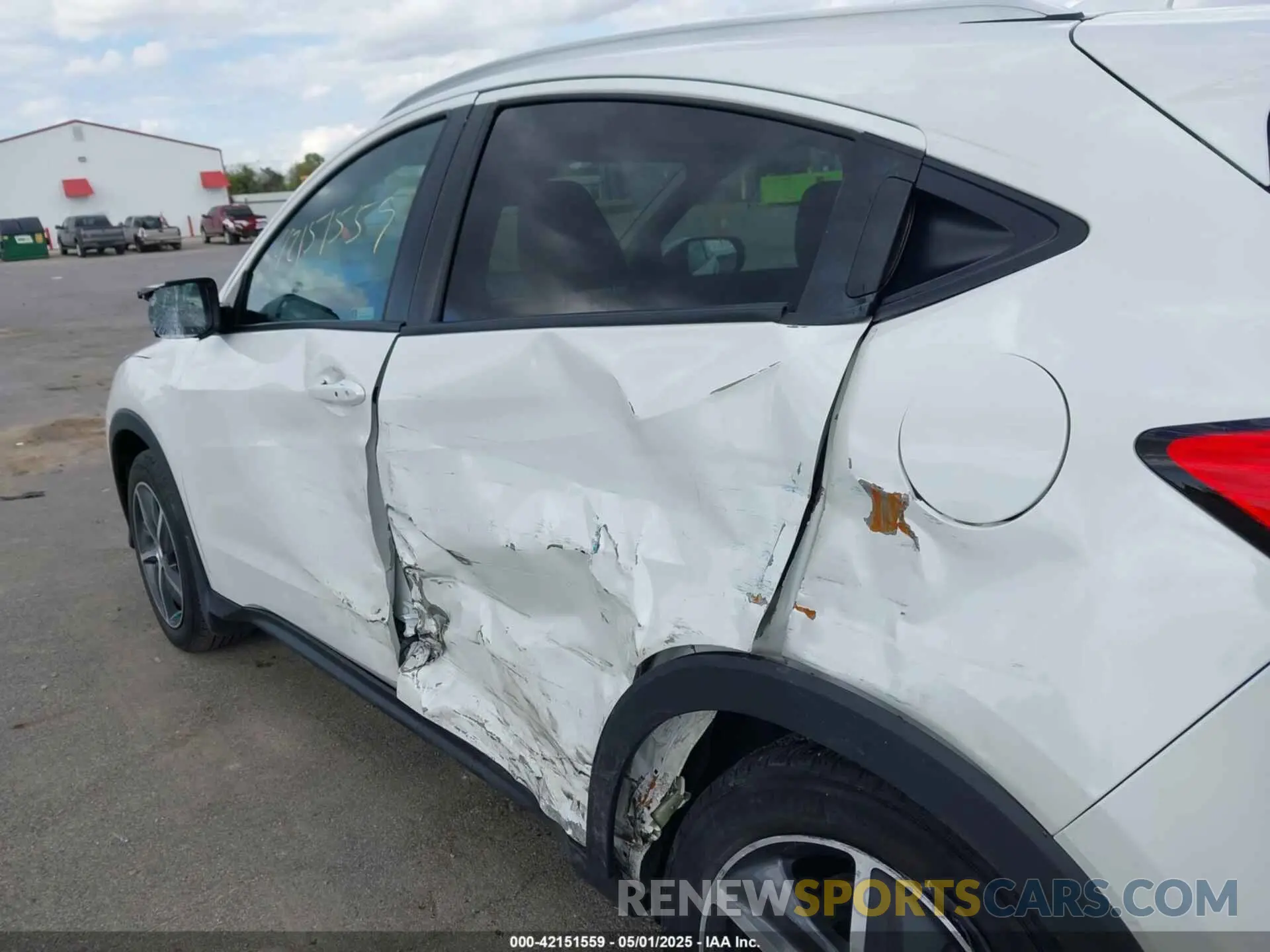 17 Photograph of a damaged car 3CZRU6H55NM746487 HONDA HR-V 2022