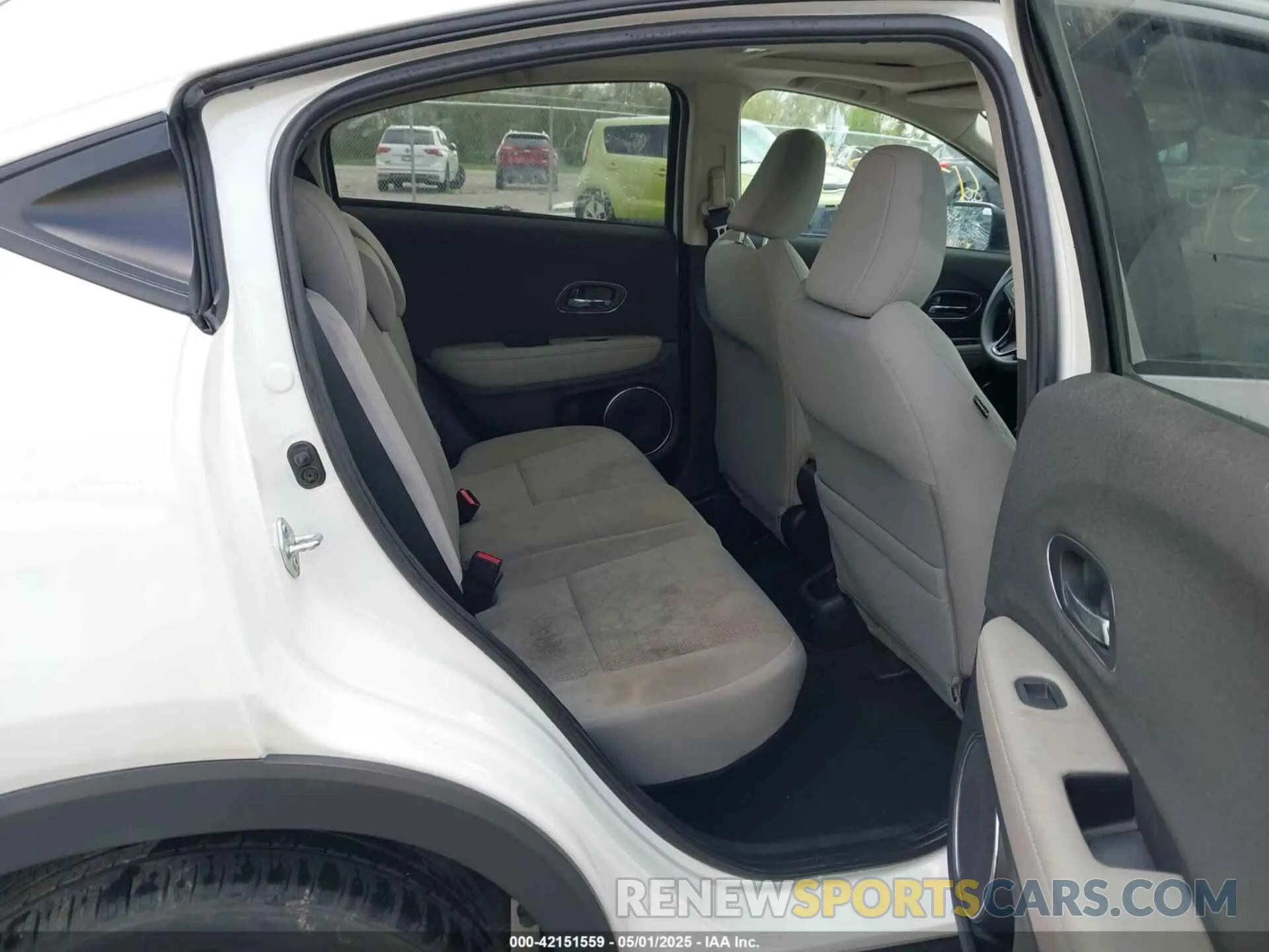 8 Photograph of a damaged car 3CZRU6H55NM746487 HONDA HR-V 2022