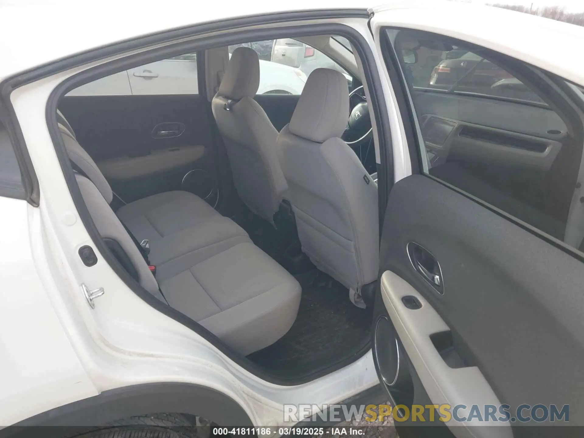8 Photograph of a damaged car 3CZRU6H55NM767243 HONDA HR-V 2022