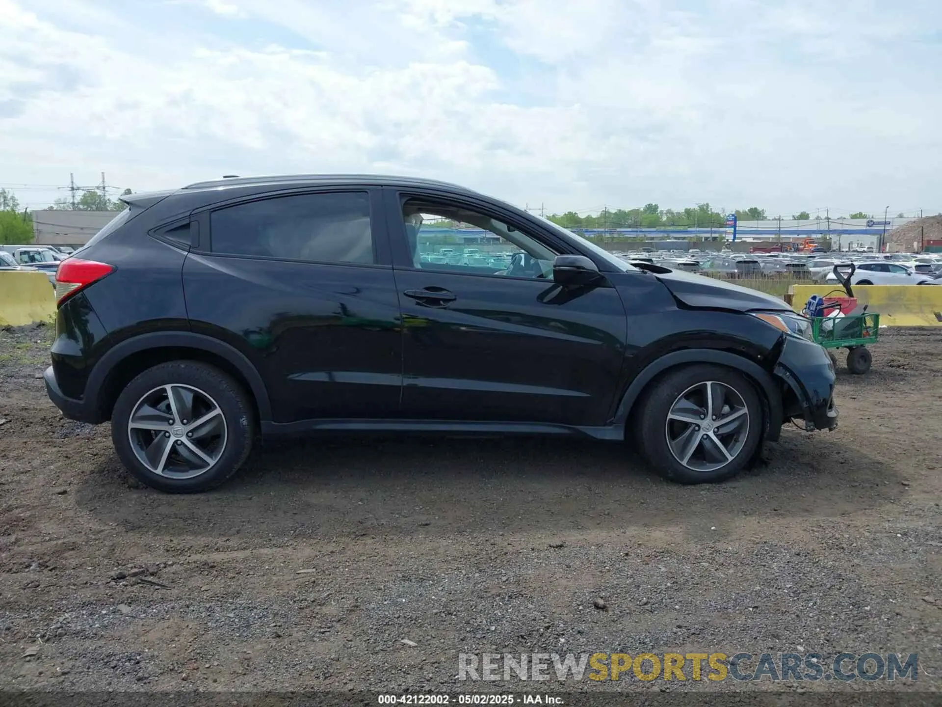 13 Photograph of a damaged car 3CZRU6H56NM712137 HONDA HR-V 2022